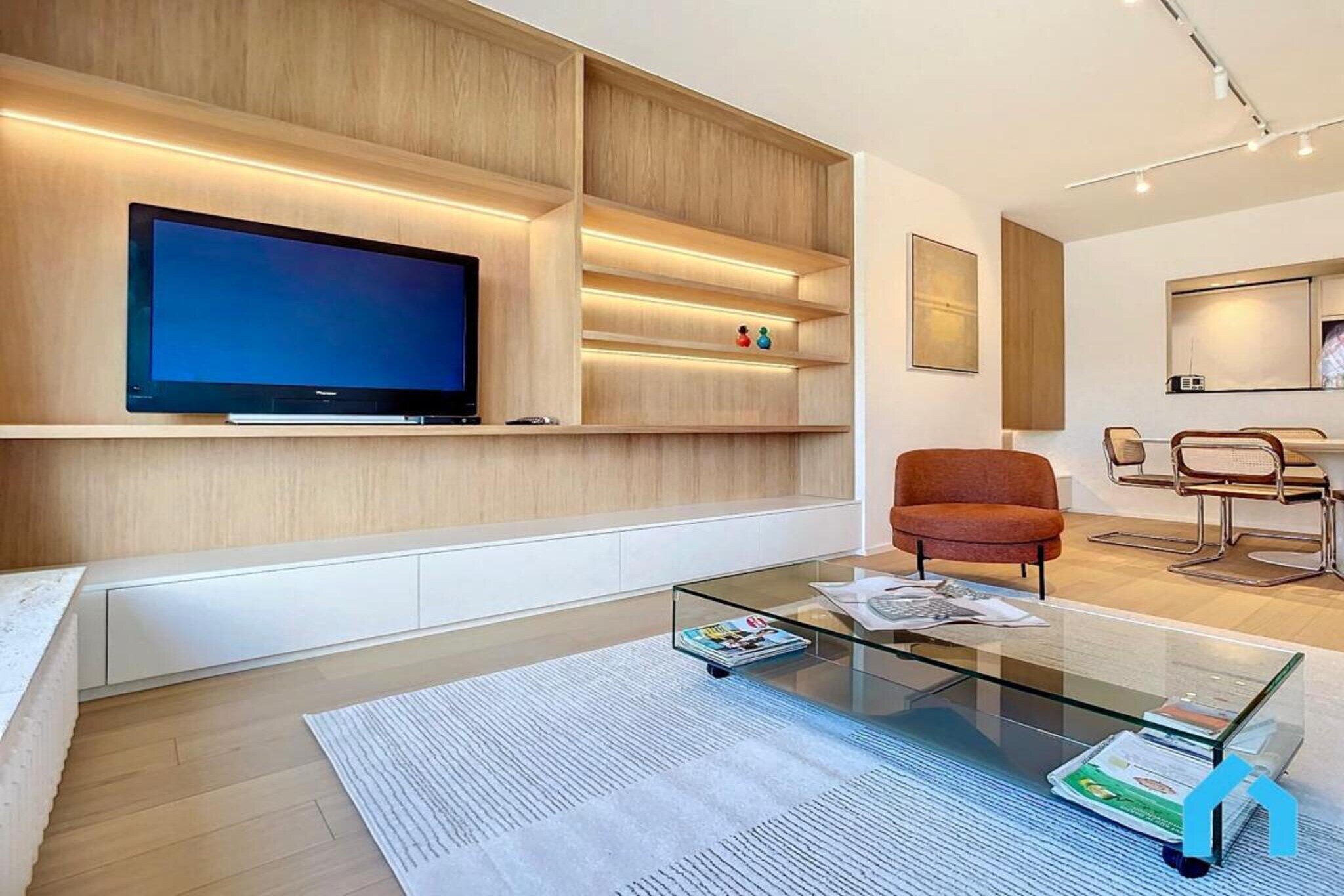 Welcome to this beautifully renovated apartment, offering panoramic views of the sea and hinterland, located just 50 meters from the beach. Situated on the 6th floor, this modern retreat features a spacious living and dining area with a TV, a dining table, and comfortable seating—perfect for relaxation and family gatherings. The well-equipped kitchen includes essential appliances such as a hood, coffee machine, combination microwave, dishwasher, and juicer, making meal preparation enjoyable and convenient.

The apartment accommodates up to six guests with three beautifully designed bedrooms. The first bedroom features a cozy bunk bed, perfect for children, while the second offers a restful double bed. The highlight is the master bedroom, complete with an en-suite bathroom that includes a shower and washbasin, ensuring privacy and comfort for guests. An additional bathroom with a washbasin and toilet adds convenience. You can also unwind on your own balcony or terrace, soaking in the fresh air and stunning views.

Located in Knokke-Heist, this apartment offers easy access to a variety of attractions. Enjoy local activities such as golfing at Zoute Golf Club, exploring the Sculpture Park with contemporary art installations, or strolling along the vibrant beach promenade bustling with cafes and shops. For nature lovers, the Cadzand Nature Reserve is a nearby gem, perfect for birdwatching and enjoying the area’s natural beauty. This apartment not only provides a comfortable home base but also places you right in the heart of a lively coastal destination.