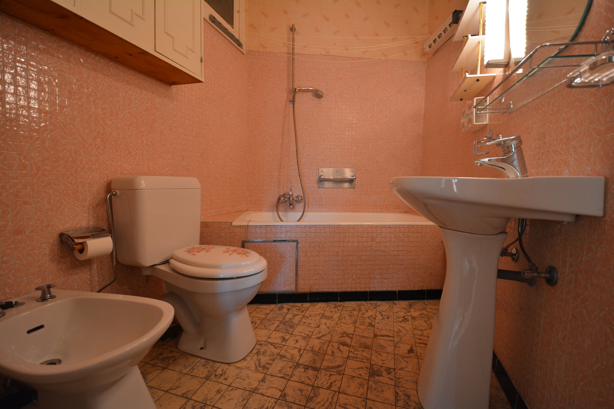 Embassy Block D D8R-Badkamer