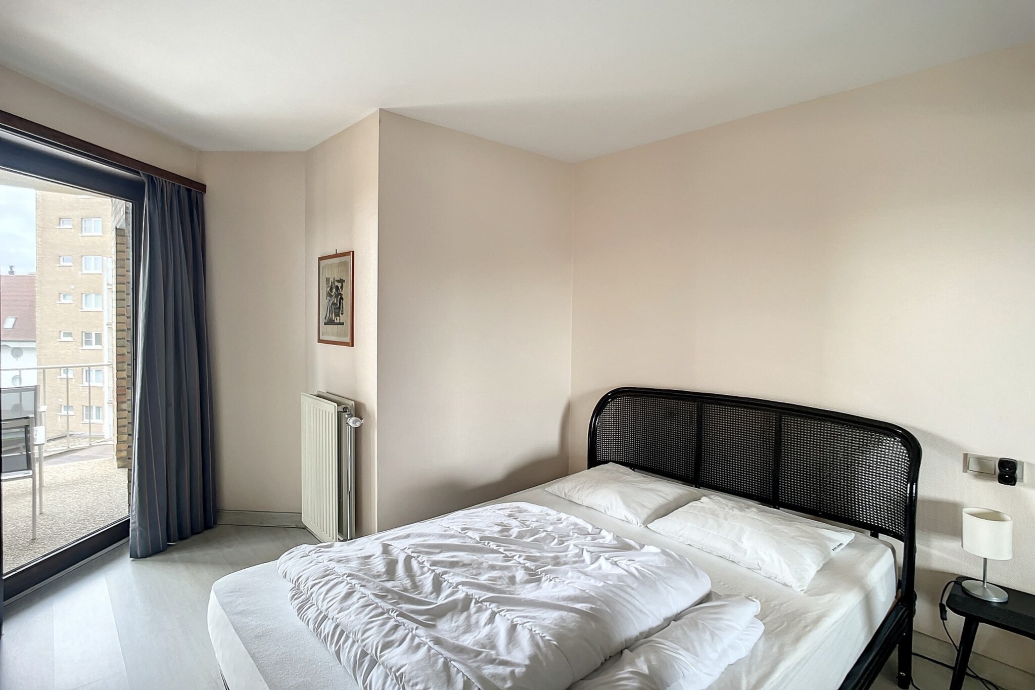 Welcome to your delightful holiday apartment, ideally situated just steps away from Albert Beach. This spacious retreat offers furnished terraces both at the front and back, perfect for soaking up the sun or enjoying al fresco dining. Equipped with covered parking and bicycle storage, exploring the coastline and its surroundings has never been easier. The apartment features a bright living room with digital TV and complimentary Wi-Fi, alongside a well-equipped kitchen boasting a dishwasher, fridge with freezer, oven, and Nespresso coffee maker for all your culinary needs.

While staying here, you’ll find yourself within walking distance of the picturesque Albert Beach, ideal for swimming, sunbathing, and seaside strolls. Explore the vibrant promenade lined with charming cafes and restaurants, or take a leisurely bike ride to nearby attractions like the renowned Casino Knokke. For nature lovers, Zoute and Het Zoute offer stunning nature reserves perfect for hiking and cycling, ensuring that there’s something for everyone to enjoy.

The apartment boasts three cozy bedrooms—two with double beds and one with two single beds—accommodating families or groups comfortably. With two bathrooms, including one with a bathtub and another with a shower, convenience is key. Additional amenities include a washing machine, ironing board, and iron. Please note that pets are not allowed, and the apartment enforces a strict no smoking policy. Experience a memorable getaway at this well-located holiday apartment, where comfort meets the charm of Albert Beach!