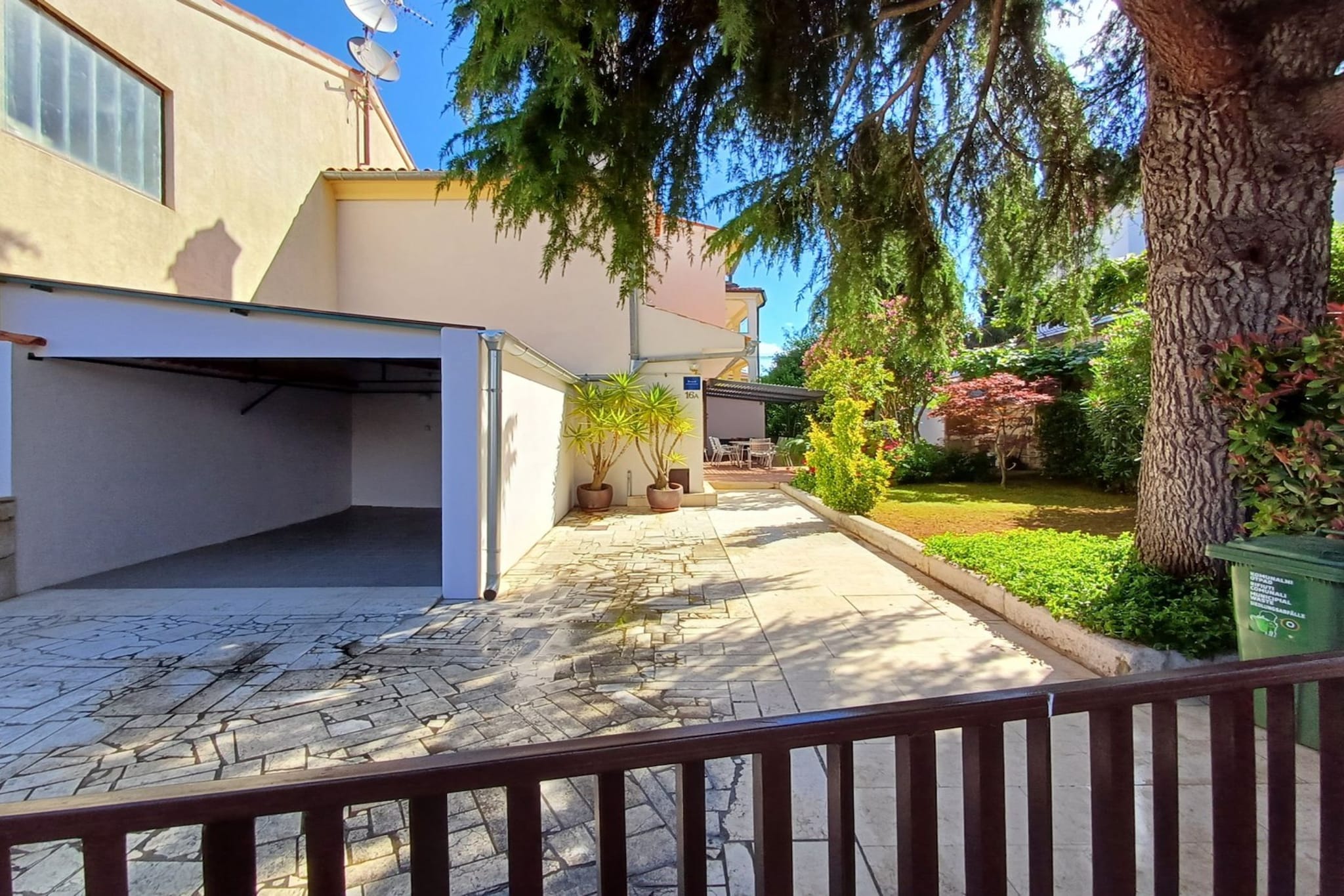 Holiday Home Apartments Alba-Outdoor