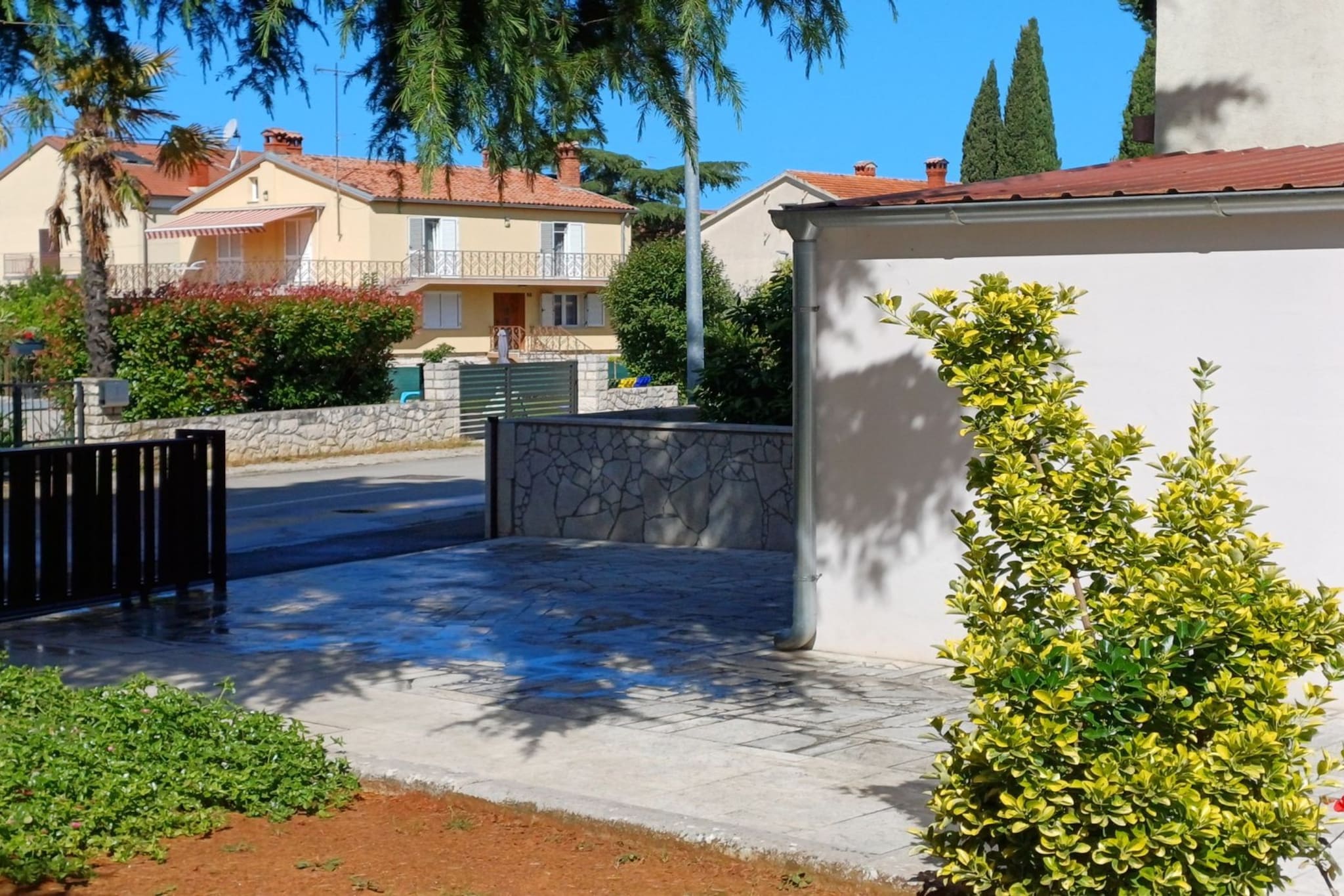 Holiday Home Apartments Alba-Outdoor