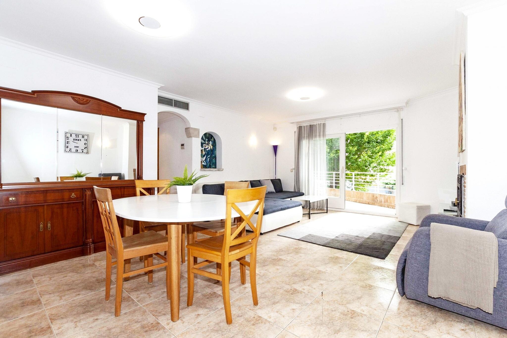 1232 GAUDI 100m PLAYA-Eetkamer