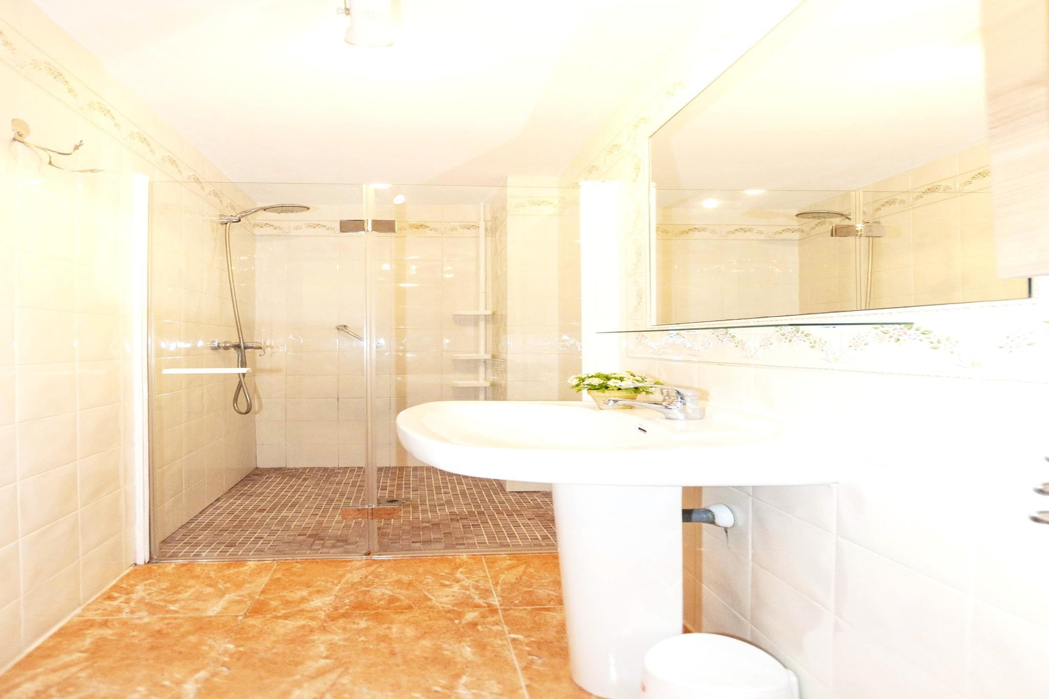 1232 GAUDI 100m PLAYA-Badkamer
