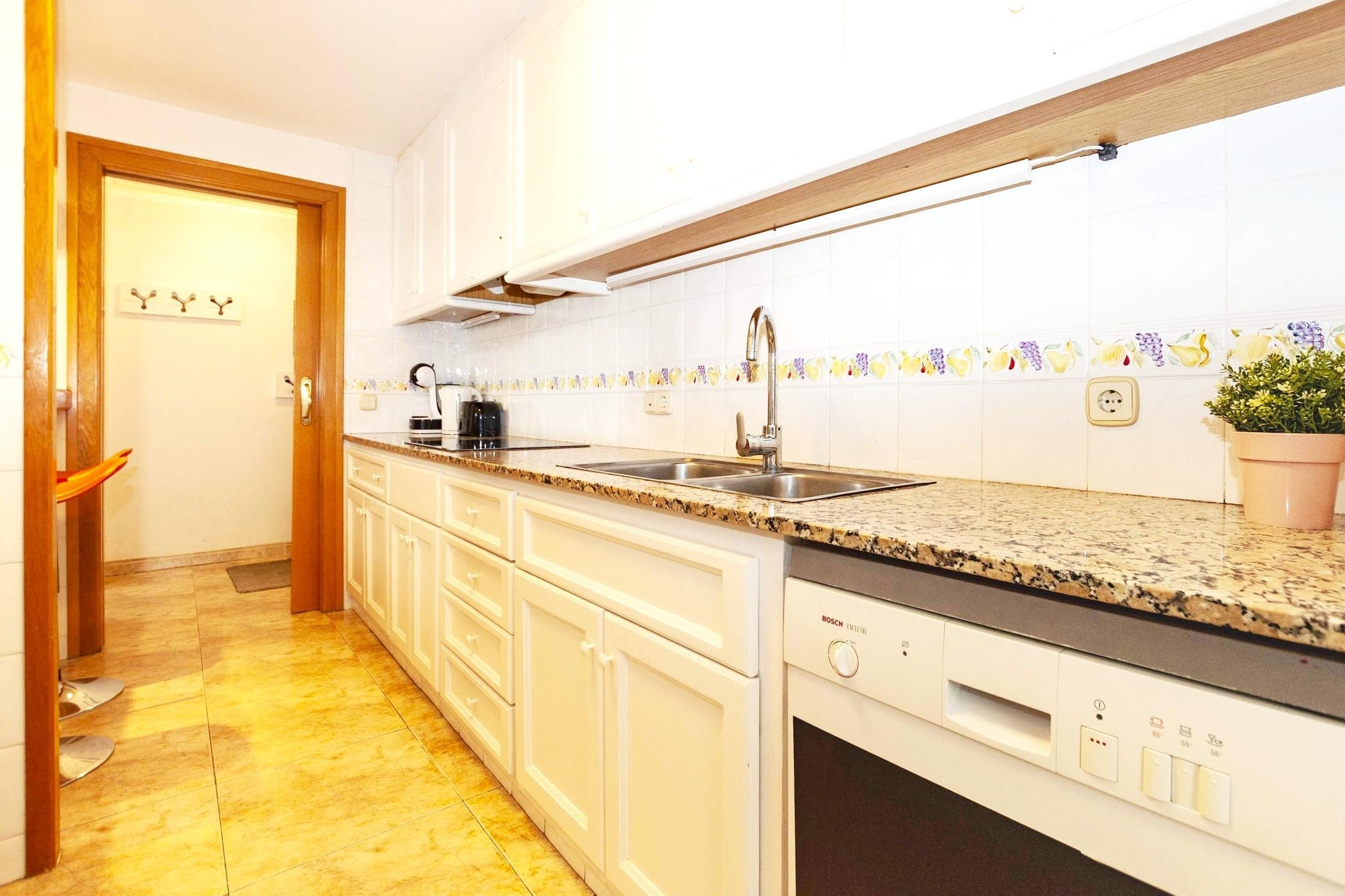 1232 GAUDI 100m PLAYA-Keuken