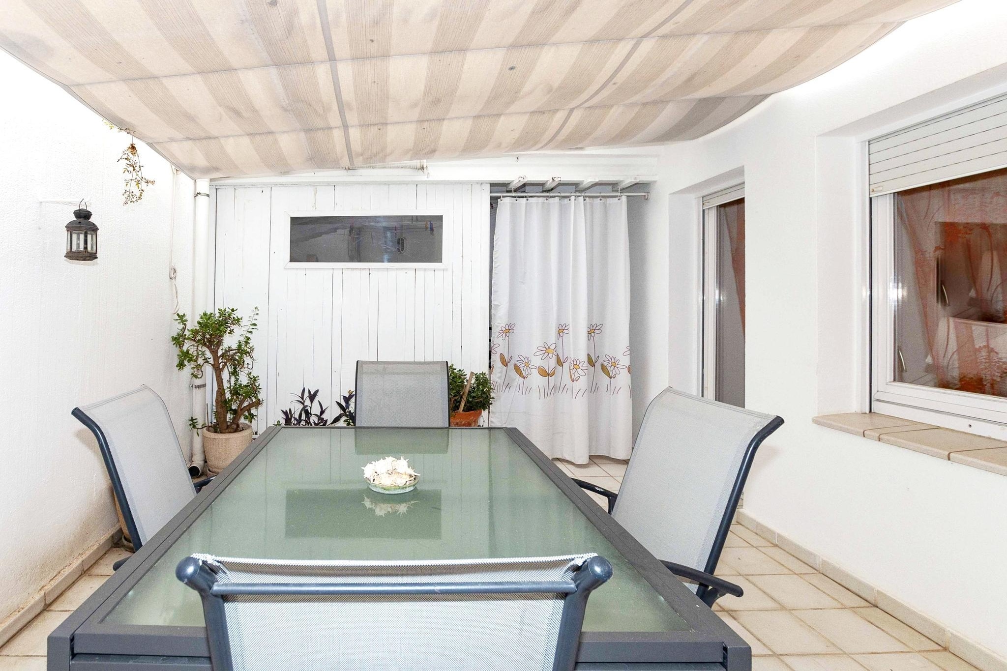 1232 GAUDI 100m PLAYA-Eetkamer