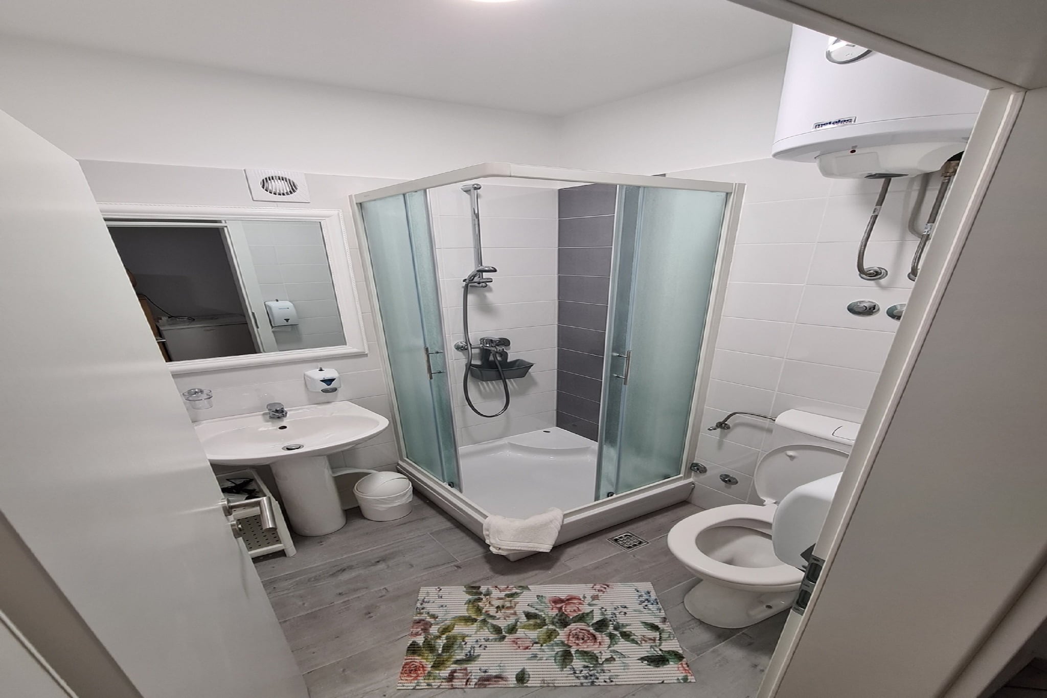 Apartments Pansion Franka 3* - One Bedroom Apartment with Garden View - APT 9-Badezimmer
