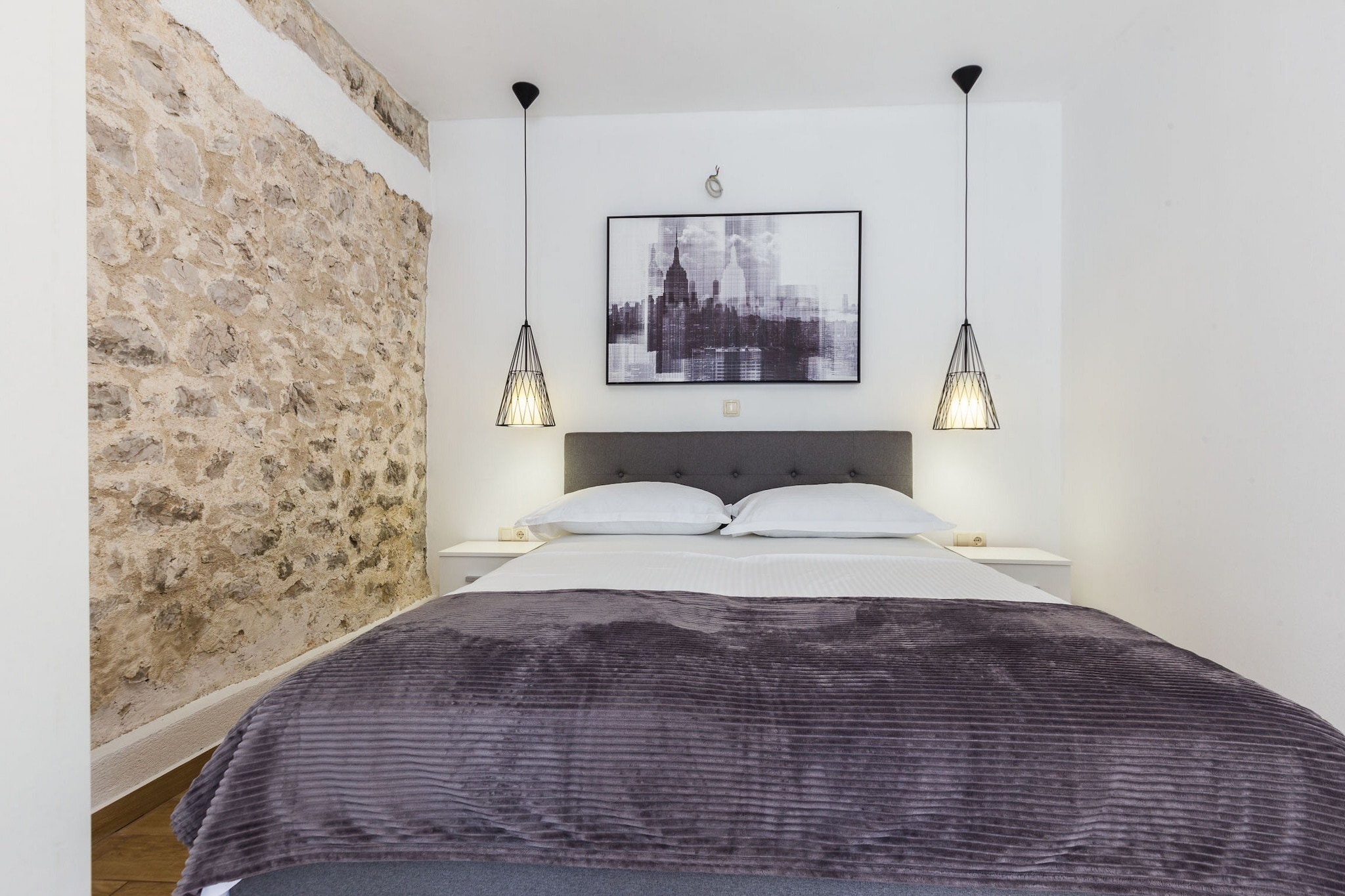 Charming Retreat with Lush Garden, BBQ & Sunlit Terrace Near Bibinje Beaches - Three Bedroom Holiday Home-Slaapkamer