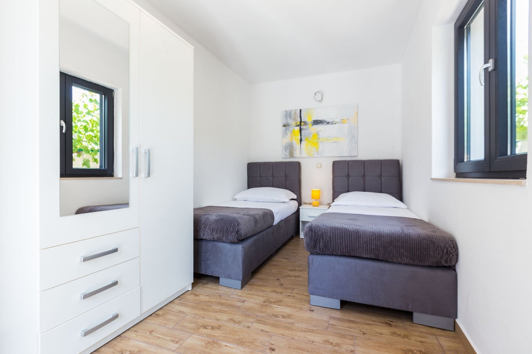 Charming Retreat with Lush Garden, BBQ & Sunlit Terrace Near Bibinje Beaches - Three Bedroom Holiday Home-Slaapkamer