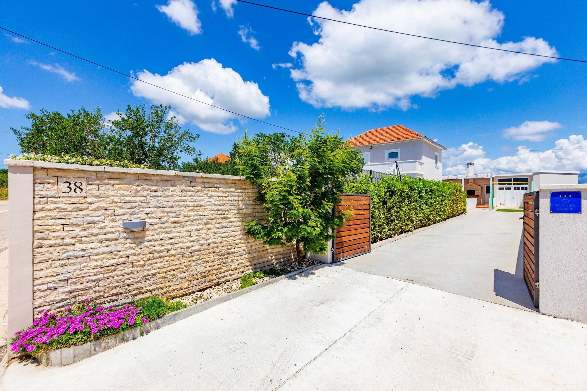 Serene Escape near Zadar with Private Pool & Charming Outdoor Oasis - Two Bedroom Holiday Home-Buitenlucht