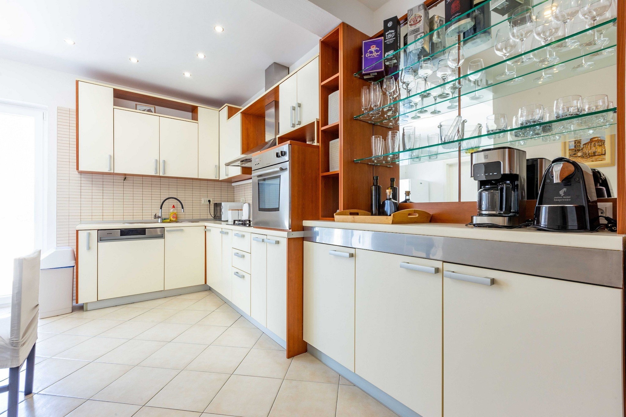 Serene Escape near Zadar with Private Pool & Charming Outdoor Oasis - Two Bedroom Holiday Home-Keuken