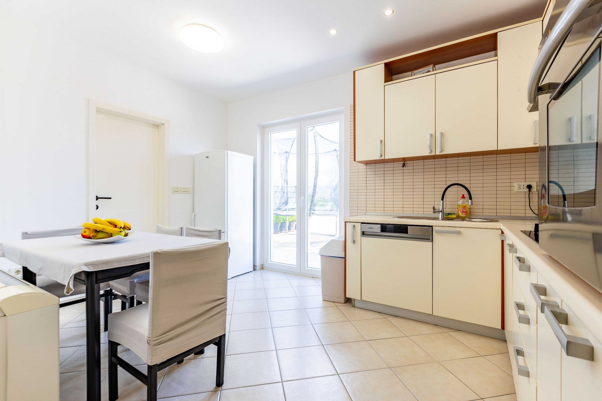 Serene Escape near Zadar with Private Pool & Charming Outdoor Oasis - Two Bedroom Holiday Home-Keuken