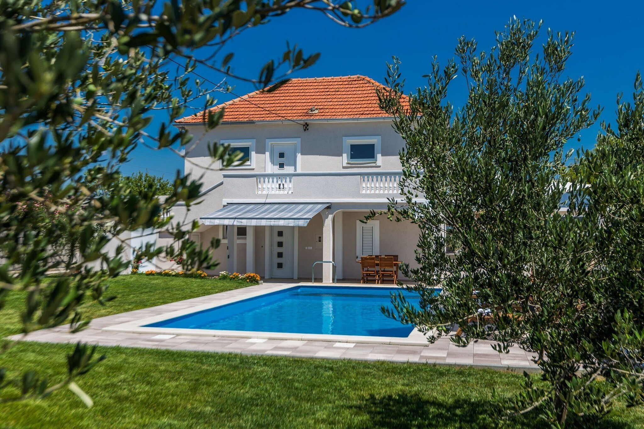 Serene Escape near Zadar with Private Pool & Charming Outdoor Oasis - Two Bedroom Holiday Home-Zwembad