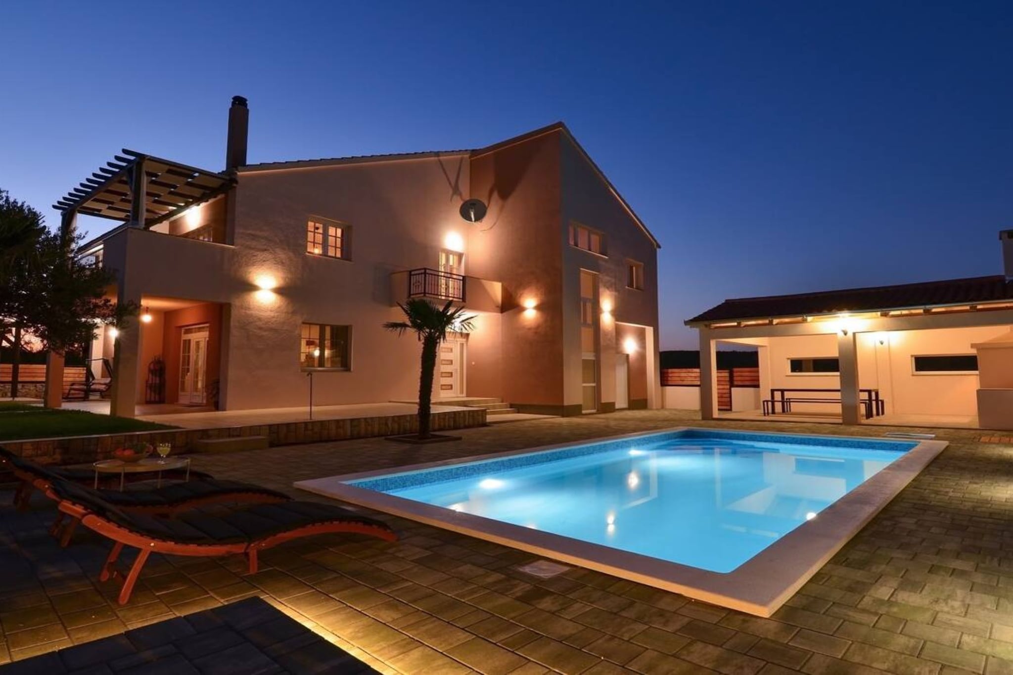 Villa With Pool-Im Freien
