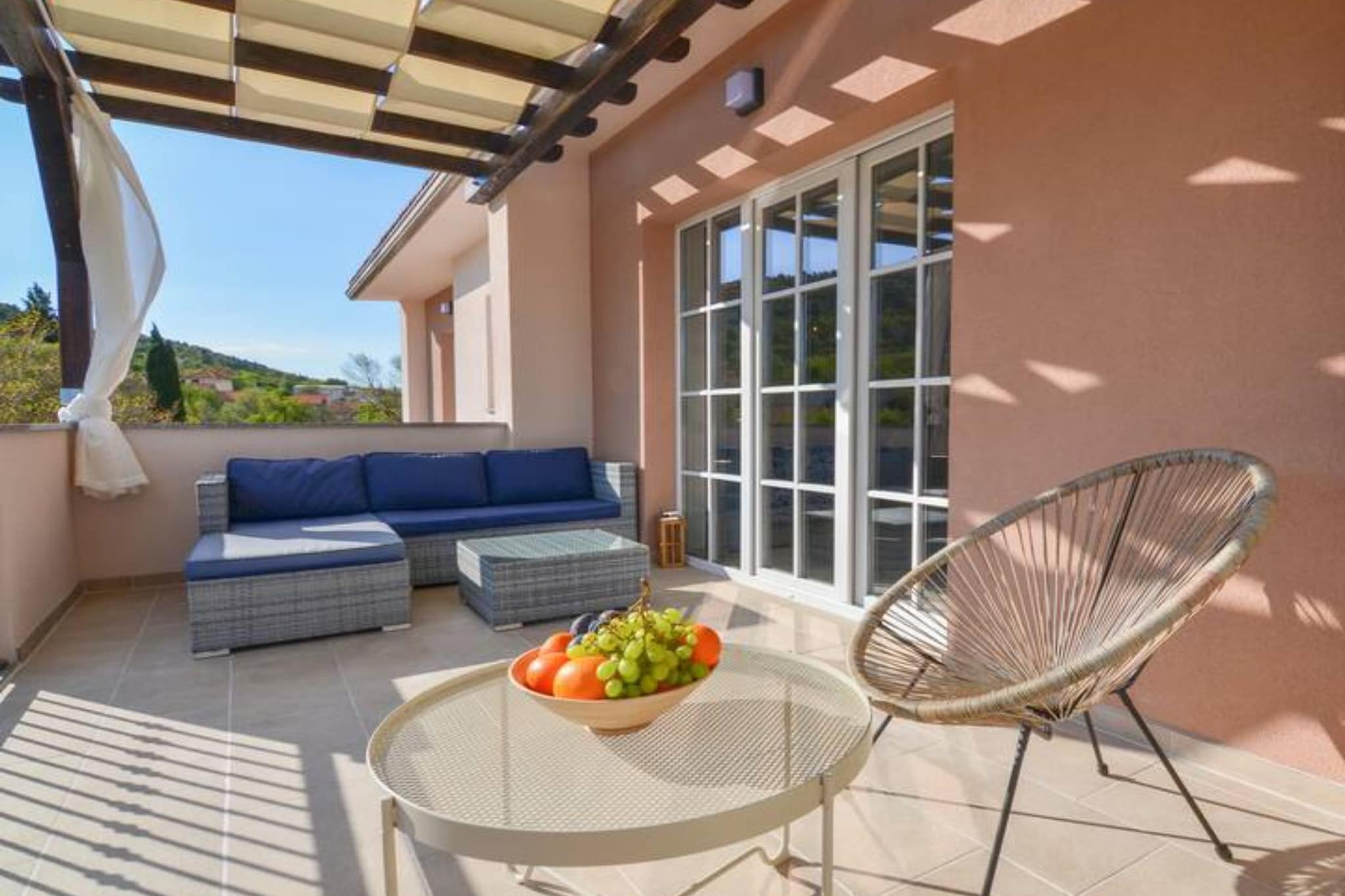 Villa With Pool-Terrasse/Balkon