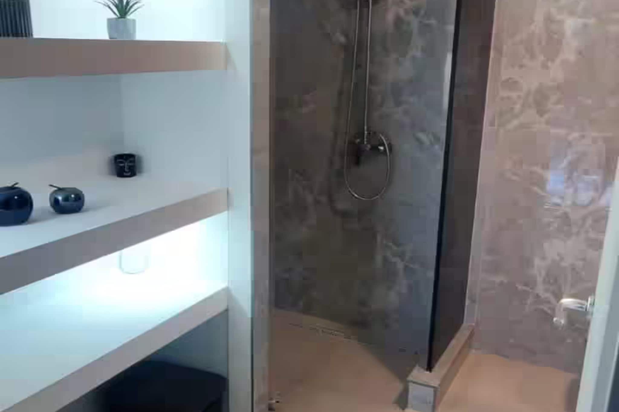 Getaway in Harmony apartment - One Bedroom apartment with Terrace-Bathroom