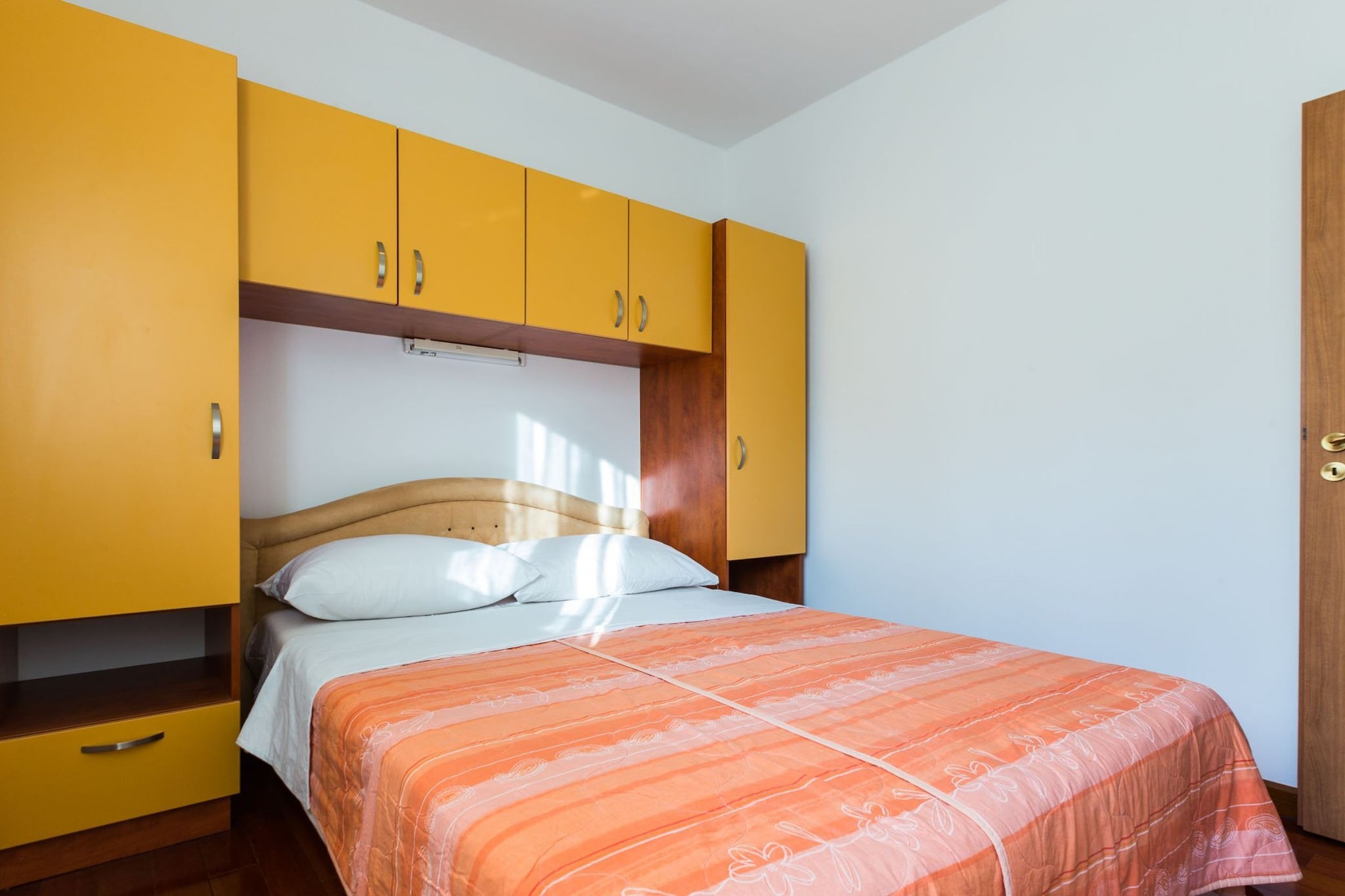 Elegant and Lavish Leisure Apartments Zadar with Outdoor Pool - Classic Two Bedroom Apartment with Terrace (owner Olive)-Slaapkamer