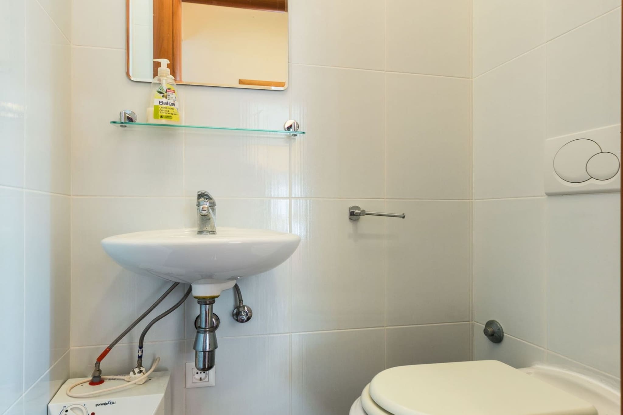 Elegant and Lavish Leisure Apartments Zadar with Outdoor Pool - Classic Two Bedroom Apartment with Terrace (owner Olive)-Badkamer