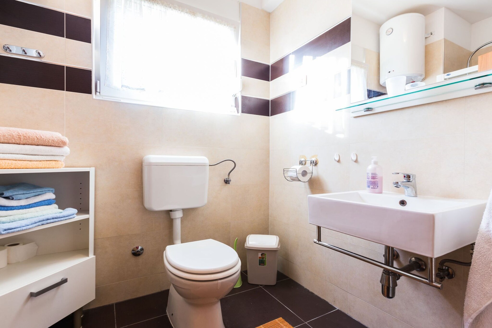 Elegant and Lavish Leisure Apartments Zadar with Outdoor Pool - Classic Two Bedroom Apartment with Terrace (owner Olive)-Badkamer