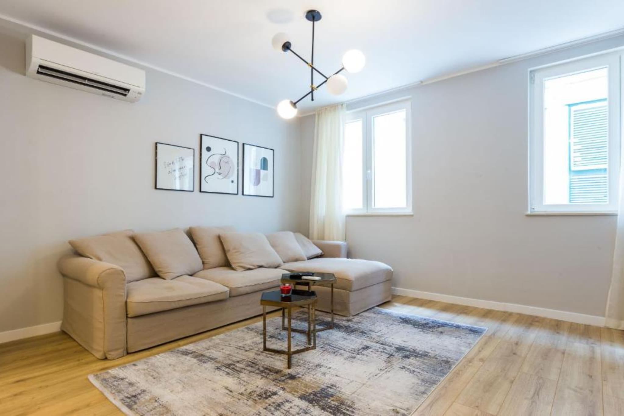 Cultural Haven Central Two Bedroom Apartment in Zadar with City Views - Two Bedroom Apartment-Wohnzimmer
