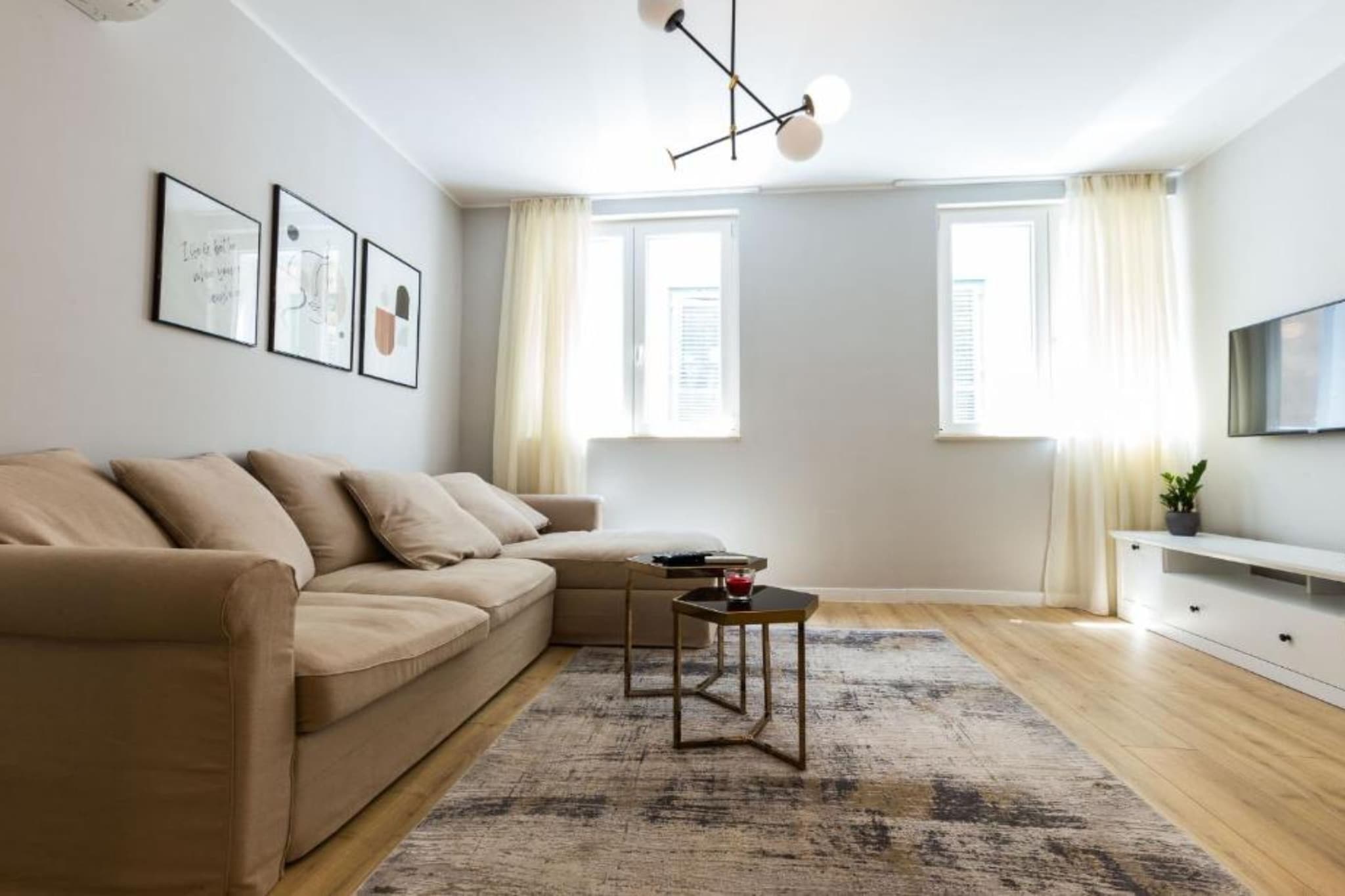 Cultural Haven Central Two Bedroom Apartment in Zadar with City Views - Two Bedroom Apartment-Wohnzimmer