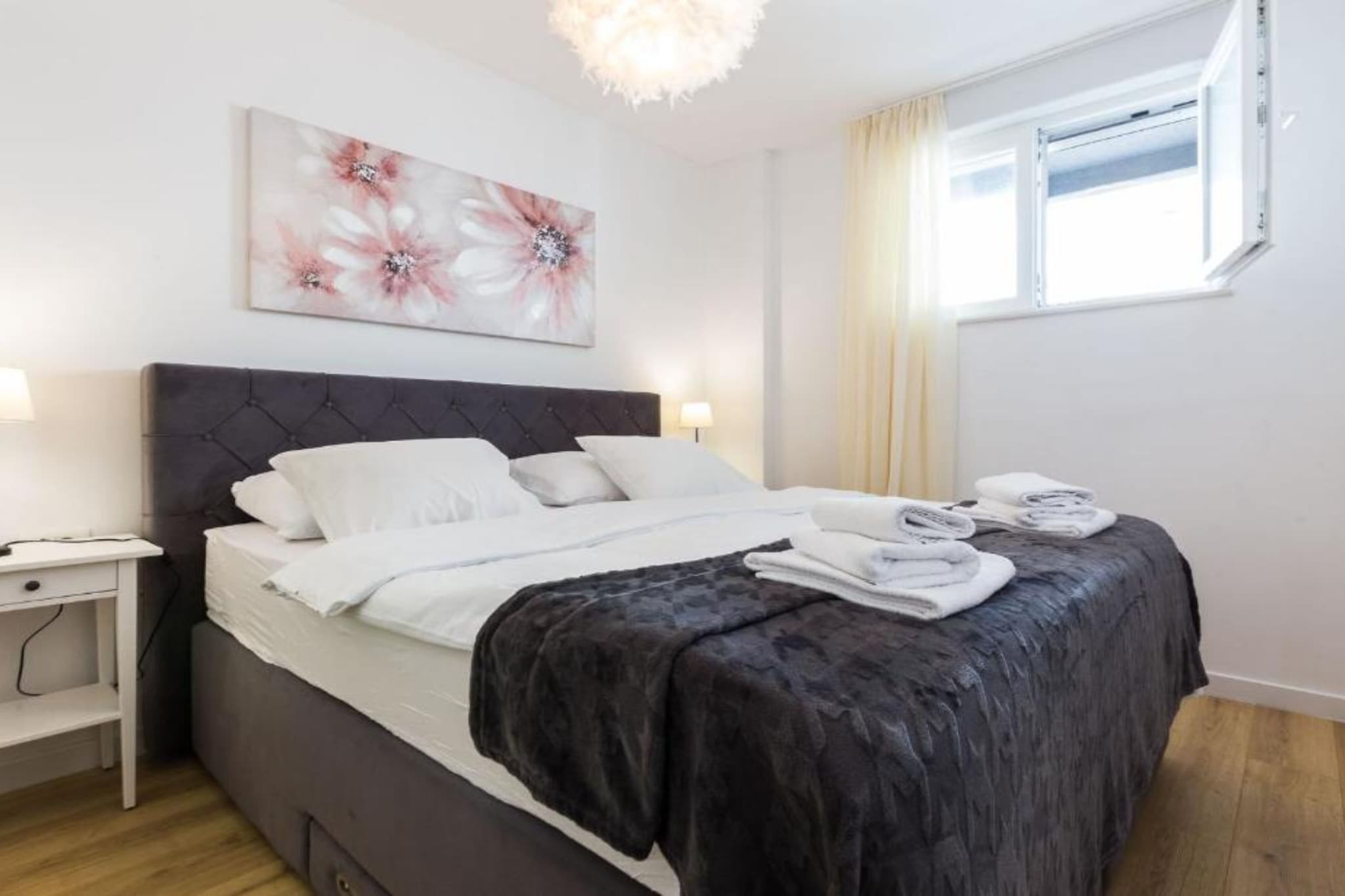 Cultural Haven Central Two Bedroom Apartment in Zadar with City Views - Two Bedroom Apartment-Schlafzimmer