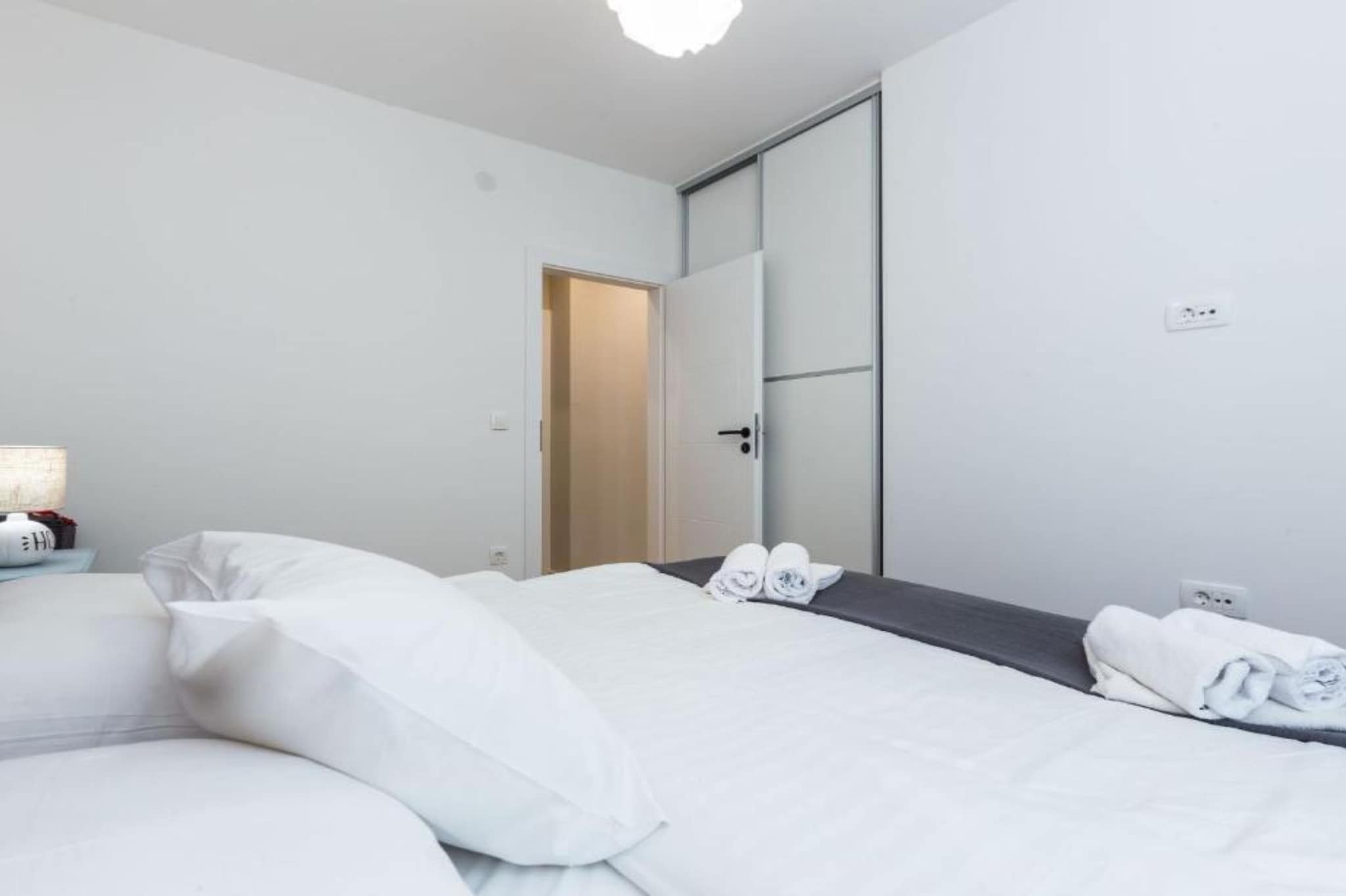 Cultural Haven Central Two Bedroom Apartment in Zadar with City Views - Two Bedroom Apartment-Schlafzimmer