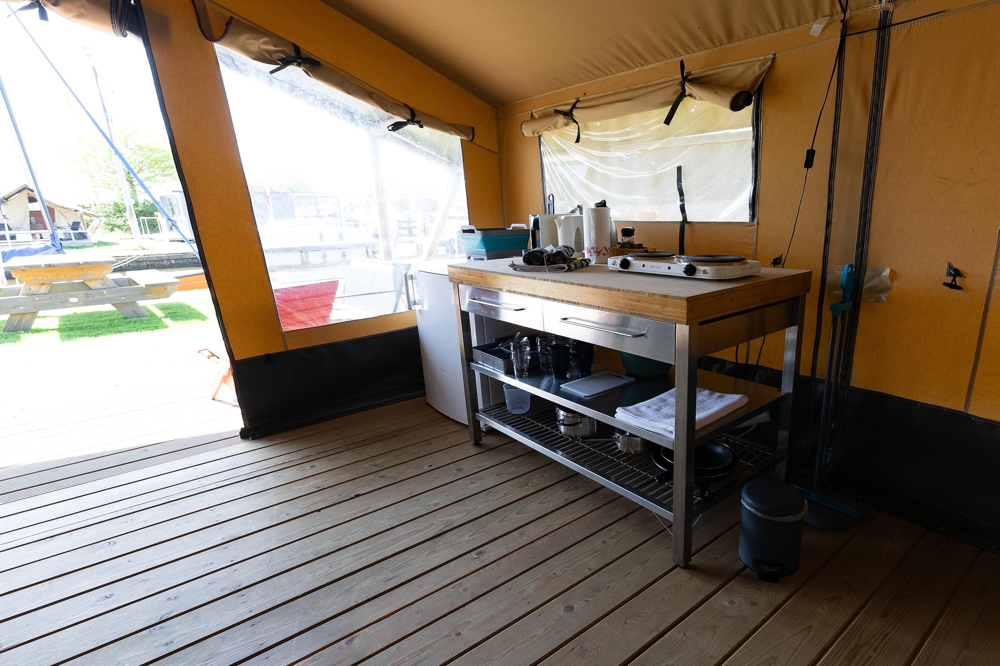 Safari tent Heeg 4 persons-Cuisine