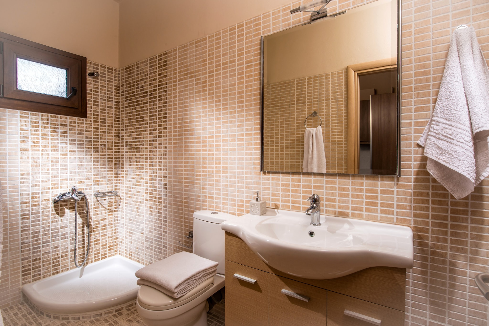 Elia 3-Bathroom