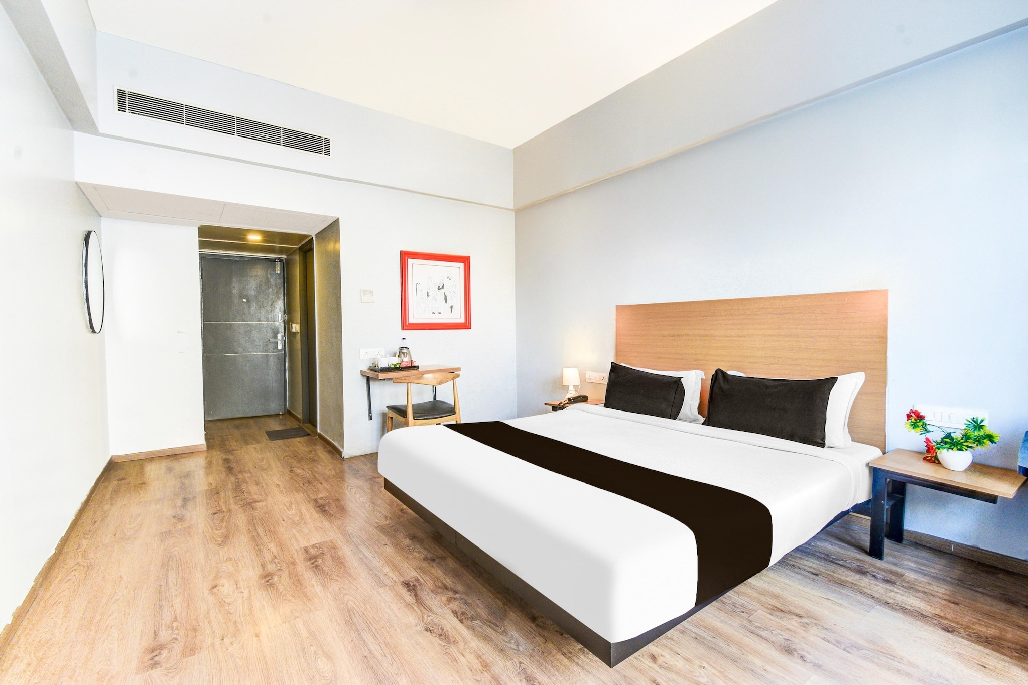 Luxury Stays at Lakdikapul Near Red Hills