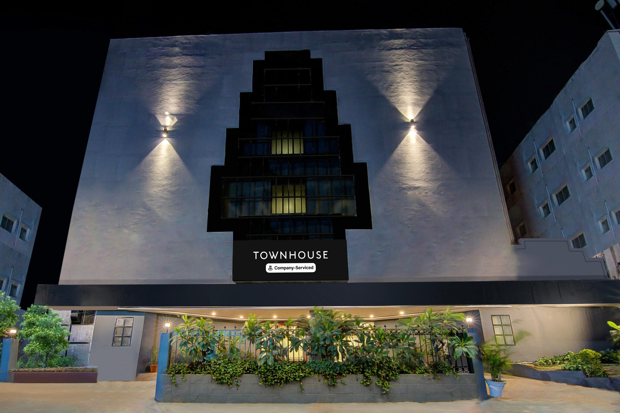 Luxury Stays at Lakdikapul Near Red Hills