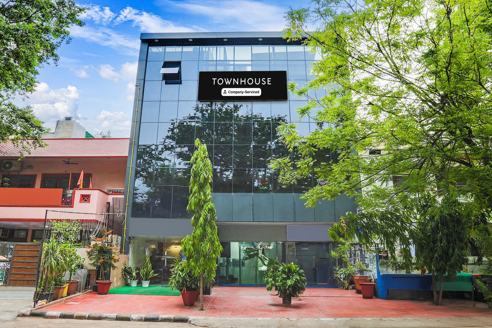 Premium stays at Vikas Puri West Delhi