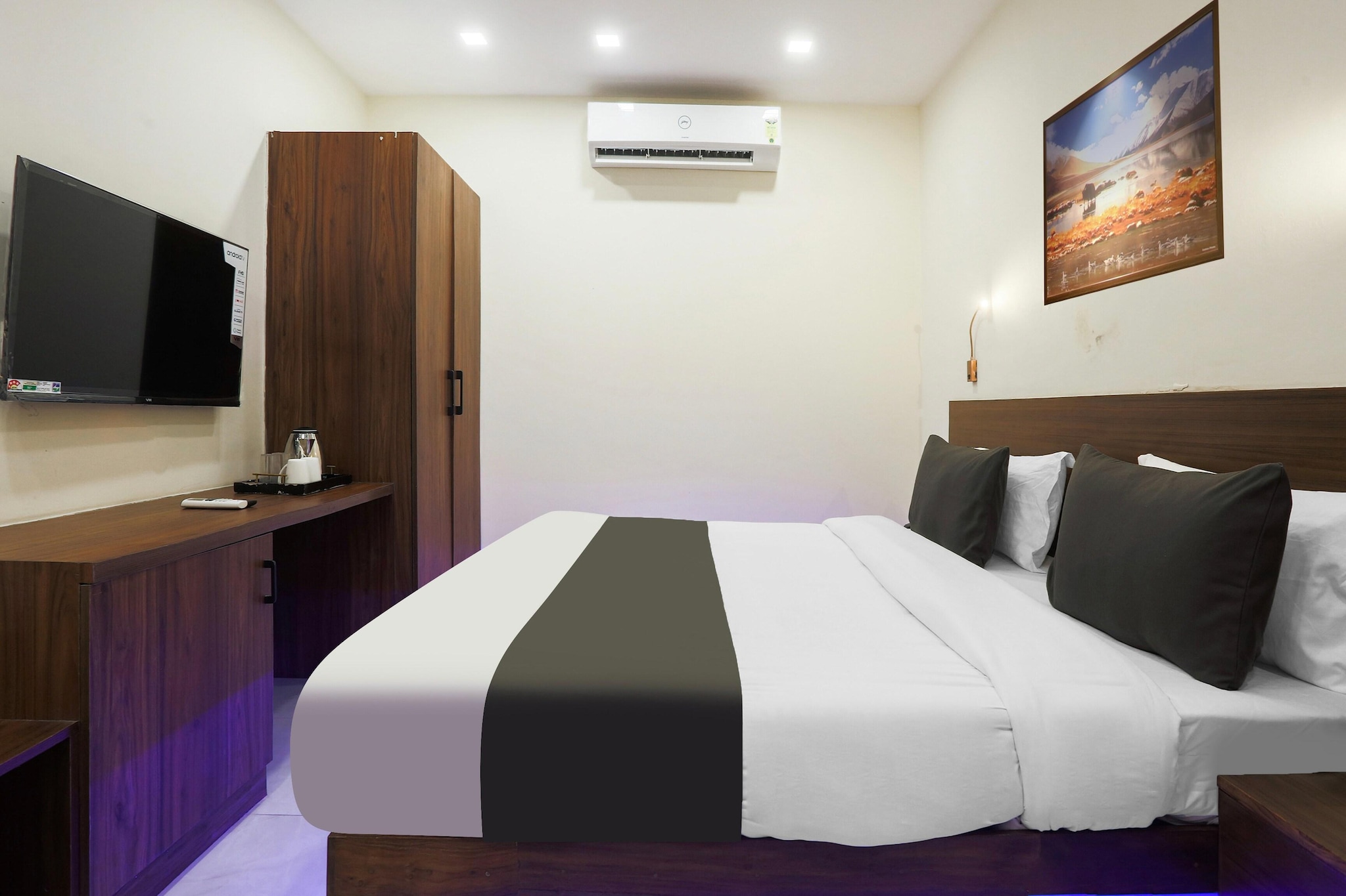 In a prime location in the West Delhi district of New Delhi, Premium stays at Vikas Puri West Delhi is located 16 km from Gurudwara Bangla Sahib, 17 km from Rashtrapati Bhavan and 18 km from Gandhi Smriti. Featuring a shared lounge, the 4-star hotel has air-conditioned rooms with free WiFi, each with a private bathroom. The accommodation provides room service and a 24-hour front desk for guests.

All units at the hotel are equipped with a seating area and a flat-screen TV with satellite channels. The units include a desk.

Guests at Premium stays at Vikas Puri West Delhi can enjoy a continental or an Asian breakfast. The restaurant at the accommodation serves Indian cuisine.

Lodhi Gardens is 18 km from Premium stays at Vikas Puri West Delhi, while Jantar Mantar is 19 km away. Delhi International Airport is 9 km from the property.

Unmarried couples are warmly welcome at this property.
Guests with local ID proof are warmly welcome.
Apologies, but we are currently unable to host foreign nationals at this property.
Early Check-In Policy: A full dayâ€™s room rate will be charged for check-ins before 6:00 AM. Complimentary early check-in is available between 6:00 AM and 10:00 AM, subject to room availability.
