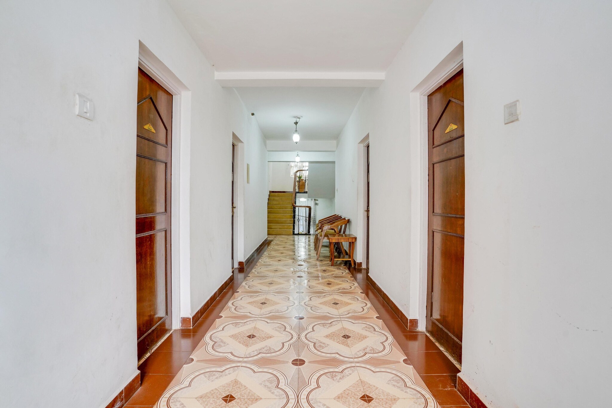 Ground floor: (bedroom(double bed, TV, seating area, air conditioning, Towels incl., telephone), bathroom(bathtub or shower, shower, washbasin, toilet, shampoo, body soap, hot water))