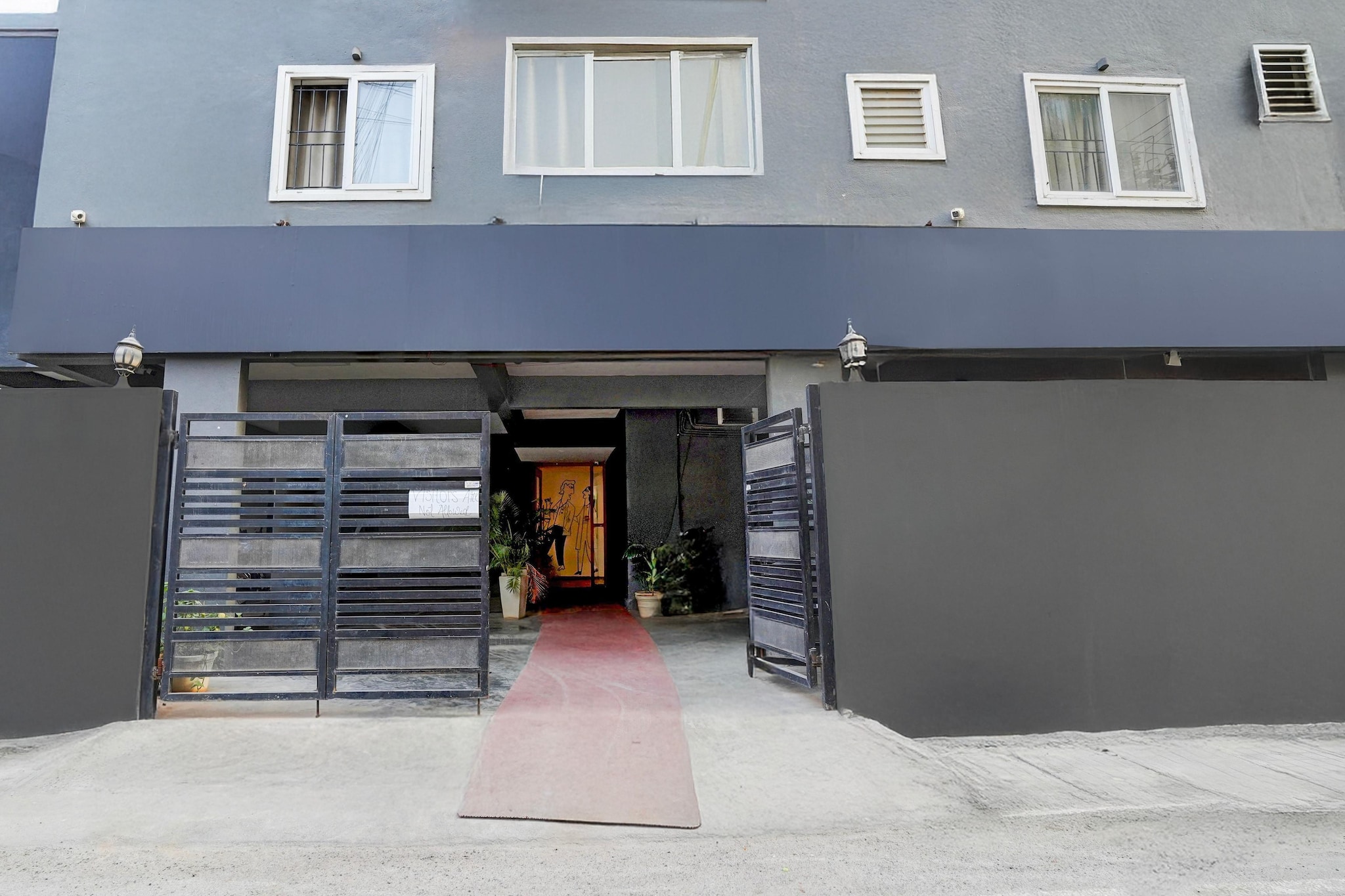 Spacious comfort Stays near Aerospace Museum