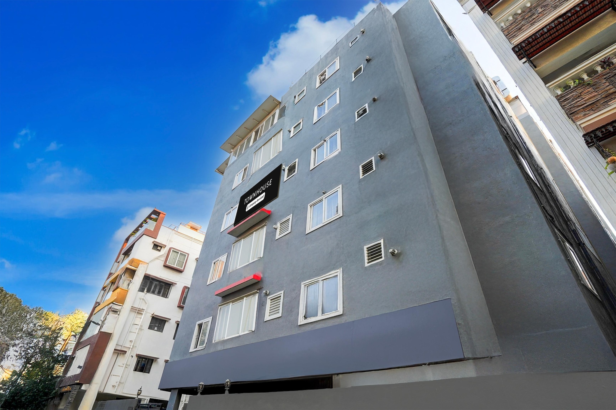 Spacious comfort Stays near Aerospace Museum