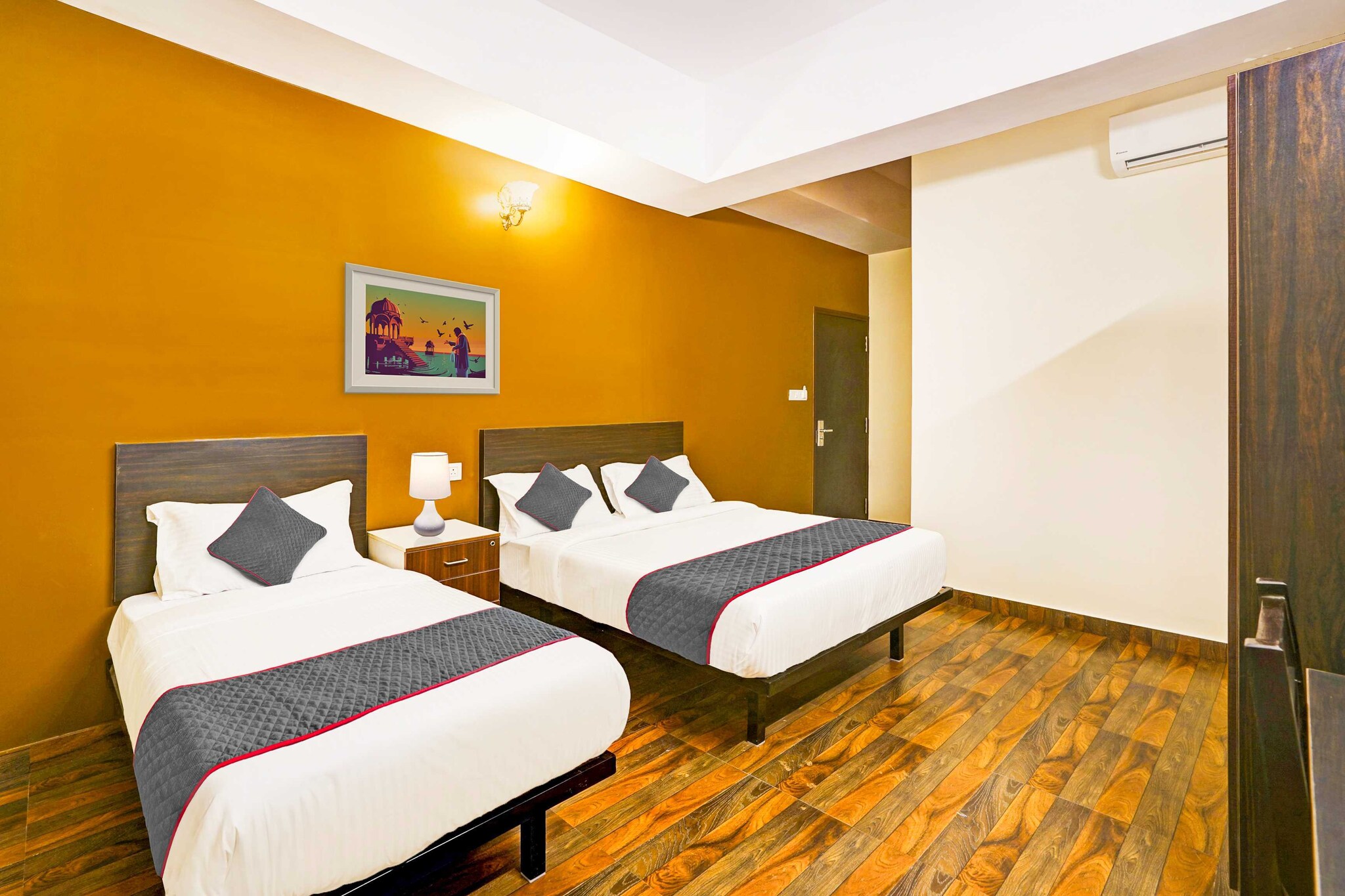 Well situated in the Electronic City district of Bangalore, Super Collection O Singasandra Hosa Road is set 8.1 km from Forum Mall, Koramangala, 12 km from Brigade Road and 14 km from Cubbon Park. With a shared lounge, the 3-star hotel has air-conditioned rooms with free WiFi, each with a private bathroom. The accommodation offers room service and a 24-hour front desk for guests.

The units at the hotel come with a seating area, a flat-screen TV with satellite channels and a safety deposit box. All rooms feature a desk.

Kanteerava Indoor Stadium is 14 km from 	Super Collection O Singasandra Hosa Road, while Chinnaswamy Stadium is 14 km away. Kempegowda International Airport is 49 km from the property.

Unmarried couples are warmly welcome at this property.
Guests with local ID proof are warmly welcome.
Early Check-In Policy: A full dayâ€™s room rate will be charged for check-ins before 6:00 AM. Complimentary early check-in is available between 6:00 AM and 10:00 AM, subject to room availability.
Check-in is only available to guests aged 18 and above. Please provide a government-issued ID to confirmÂ yourÂ age.
