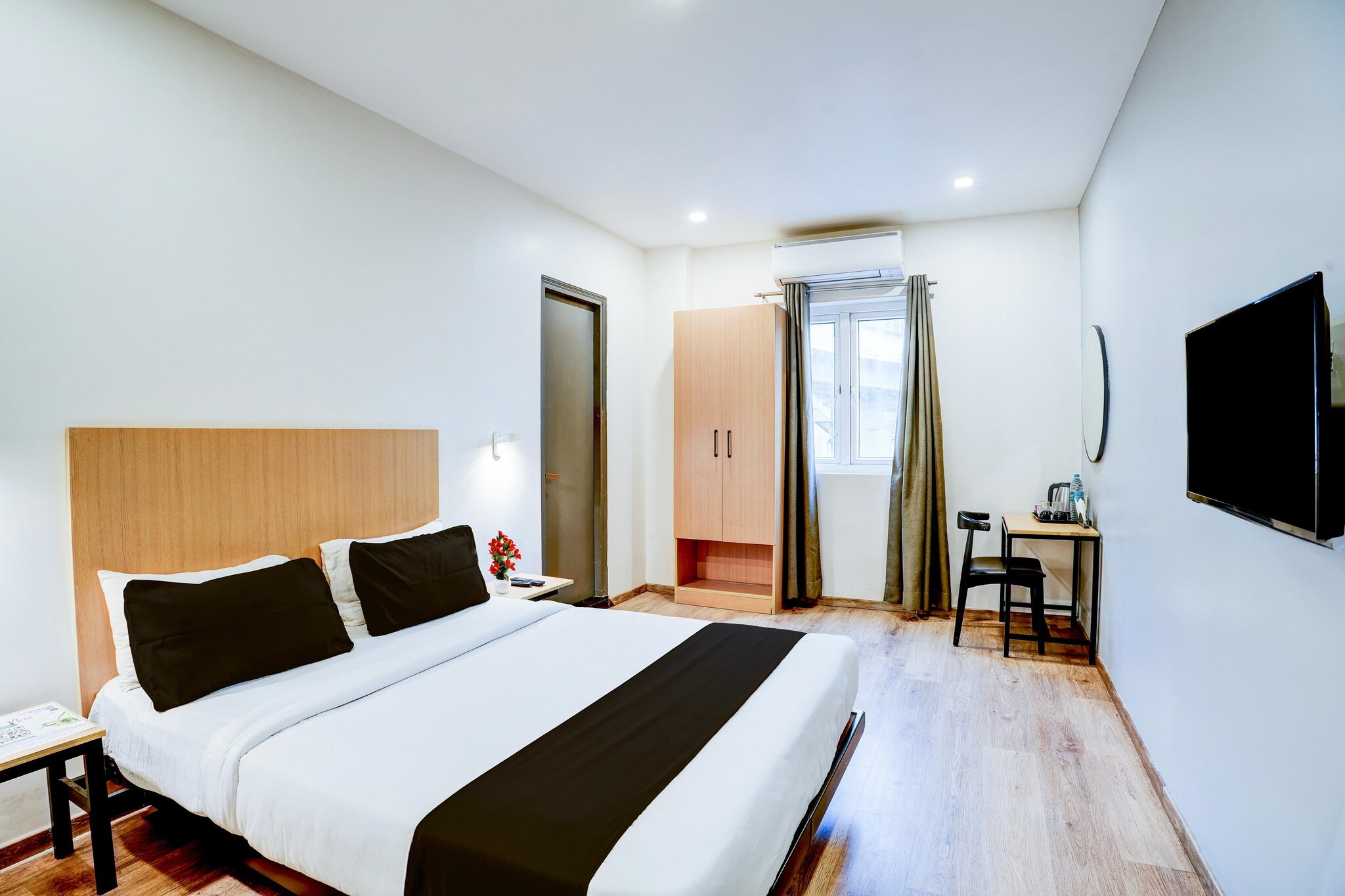 Super Townhouse Ulsoor Near Halasuru Metro Station