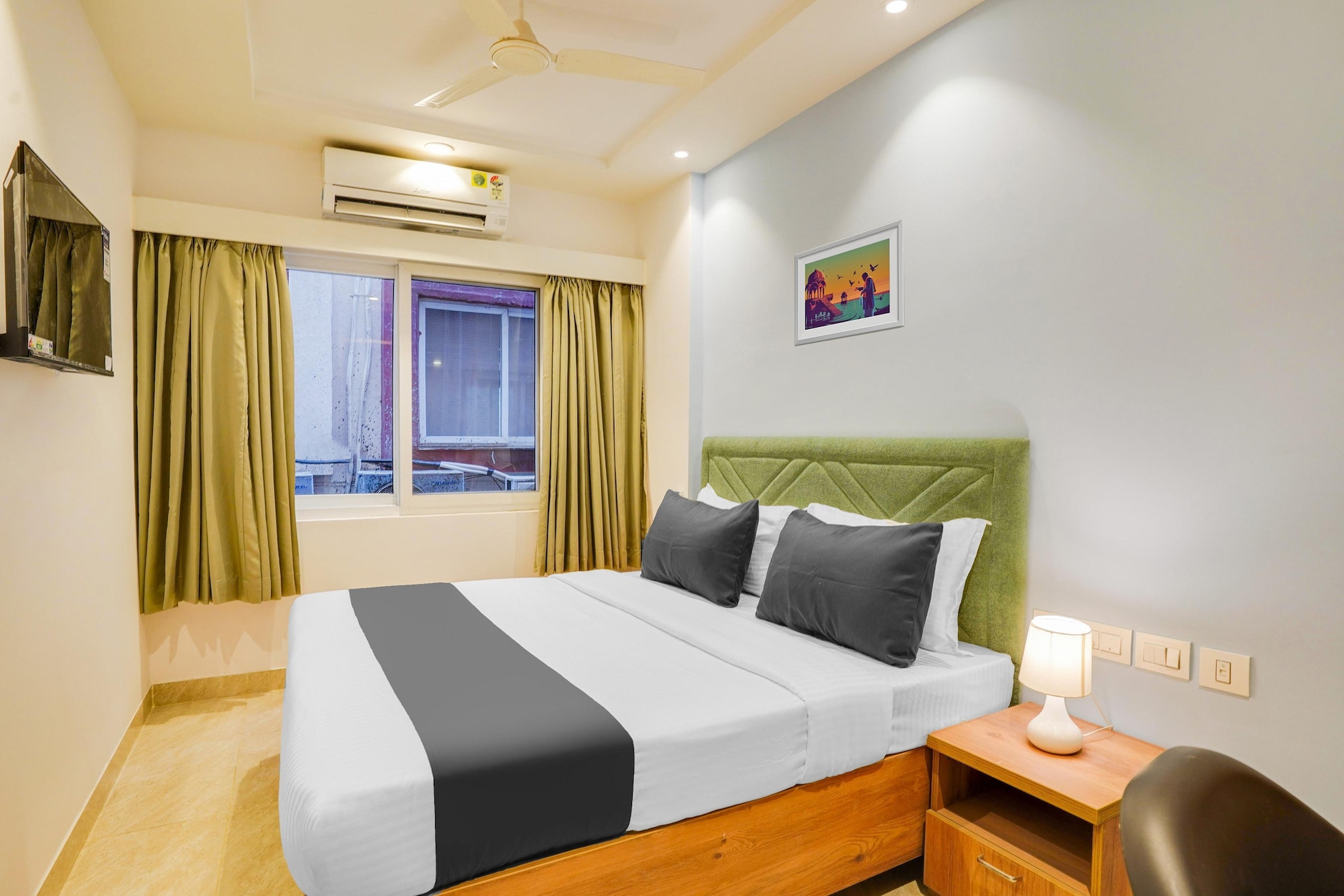 Situated within 10 km of The Heritage Centre & Aerospace Museum and 17 km of Commercial Street, Super Townhouse ITPL Near Prestige Shanti Niketan features rooms with air conditioning and a private bathroom in Bangalore. Among the facilities at this property are room service and a 24-hour front desk, along with free WiFi throughout the property. The property is non-smoking and is set 18 km from Brigade Road.
The rooms at the hotel are fitted with a seating area, a flat-screen TV with satellite channels and a private bathroom with free toiletries and a bath or shower. The units have a desk.
Chinnaswamy Stadium is 19 km from Super Townhouse ITPL Near Prestige Shanti Niketan, while Kanteerava Indoor Stadium is 19 km from the property. Kempegowda International Airport is 38 km away.
Unmarried couples are warmly welcome at this property.
Guests with local ID proof are warmly welcome.
Early Check-In Policy: A full day’s room rate will be charged for check-ins before 6:00 AM. Complimentary early check-in is available between 6:00 AM and 10:00 AM, subject to room availability.
Check-in is only available to guests aged 18 and above. Please provide a government-issued ID to confirm your age.