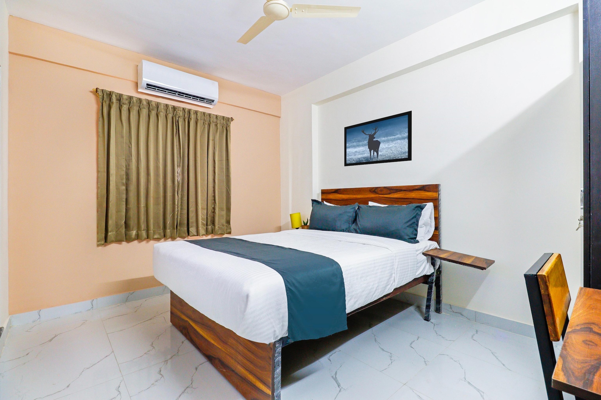 Beautiful Cozy Stays at Bellandur is situated in Bangalore, within 6 km of The Heritage Centre & Aerospace Museum and 11 km of Forum Mall, Koramangala. Featuring a shared lounge, the 4-star hotel has air-conditioned rooms with free WiFi. The accommodation features room service and a 24-hour front desk for guests.
All rooms in the hotel are fitted with a TV.
Brigade Road is 15 km from the accommodation, while Commercial Street is 16 km from the property. Kempegowda International Airport is 48 km away.
Unmarried couples are warmly welcome at this property.
Guests with local ID proof are warmly welcome.
Early Check-In Policy: A full day’s room rate will be charged for check-ins before 6:00 AM. Complimentary early check-in is available between 6:00 AM and 10:00 AM, subject to room availability.
Check-in is only available to guests aged 18 and above. Please provide a government-issued ID to confirm your age.