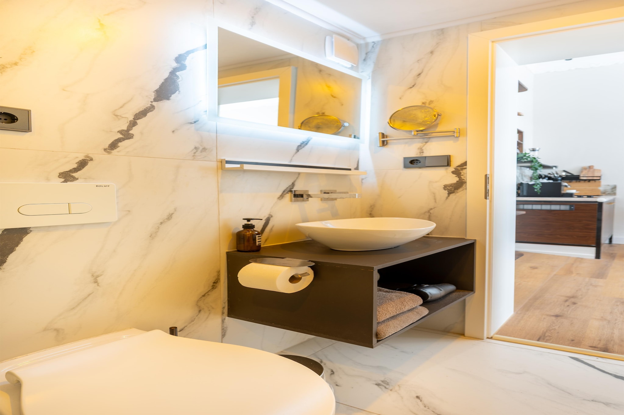 Modern Stay Deluxe Family Suite-Badezimmer