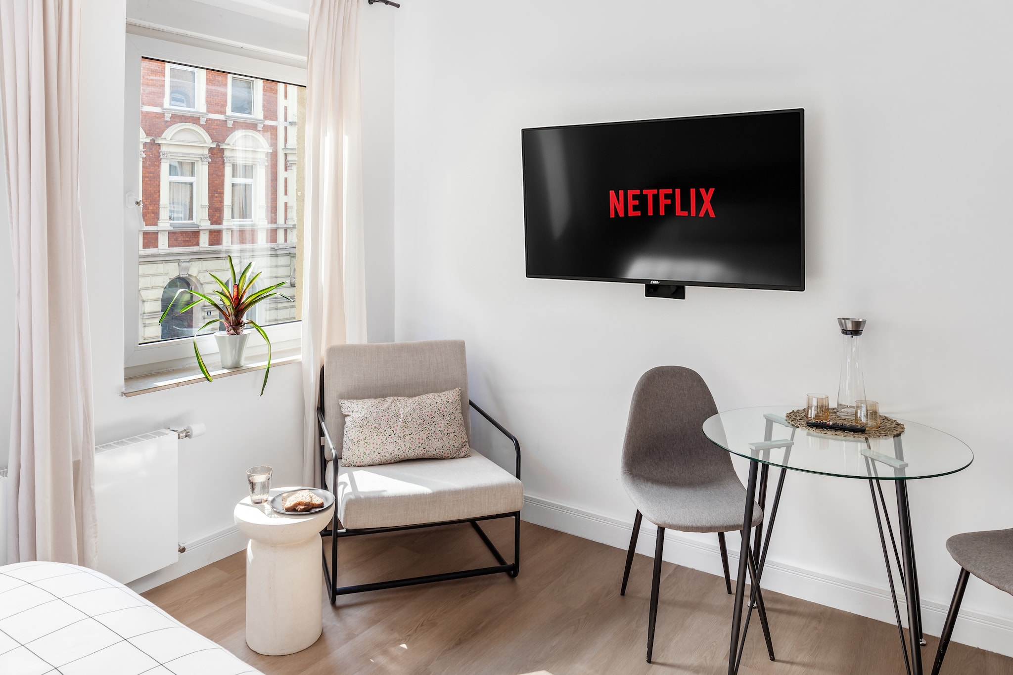 Modern Stay Studio mit Balkon-Woonkamer