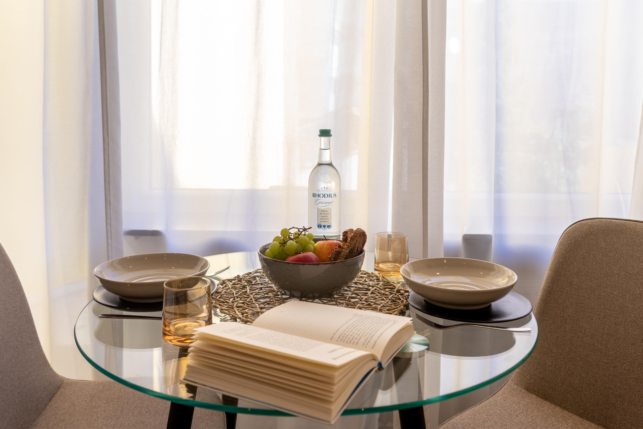 Modern Stay Studio mit Balkon-Esszimmer