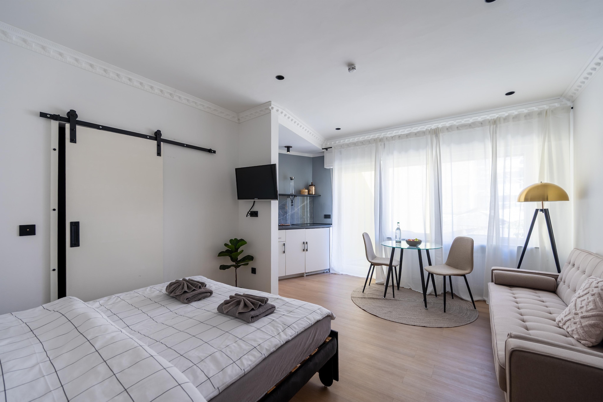 Modern Stay Studio mit Balkon-Wohnzimmer