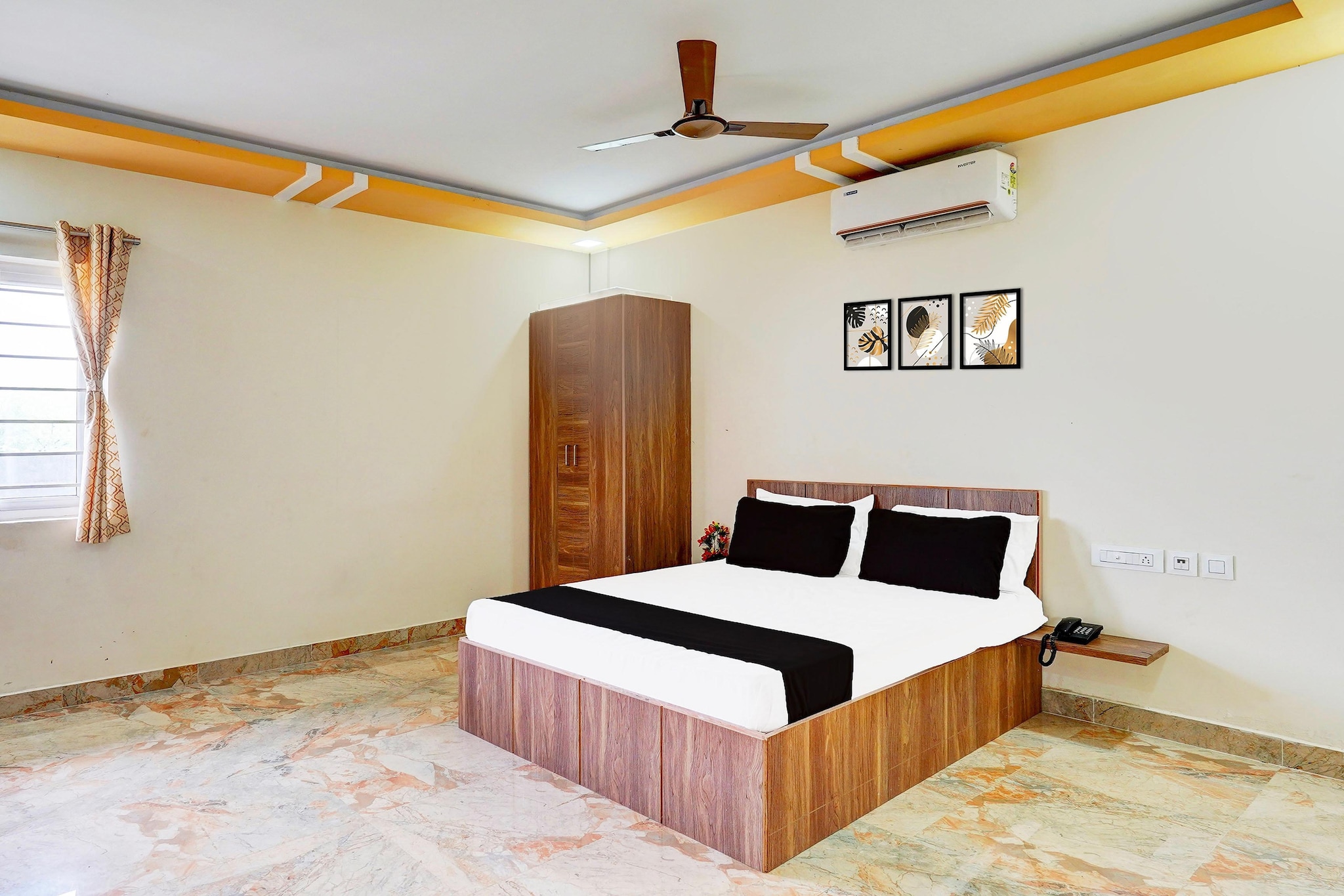 Super Hotel O Radha Residency