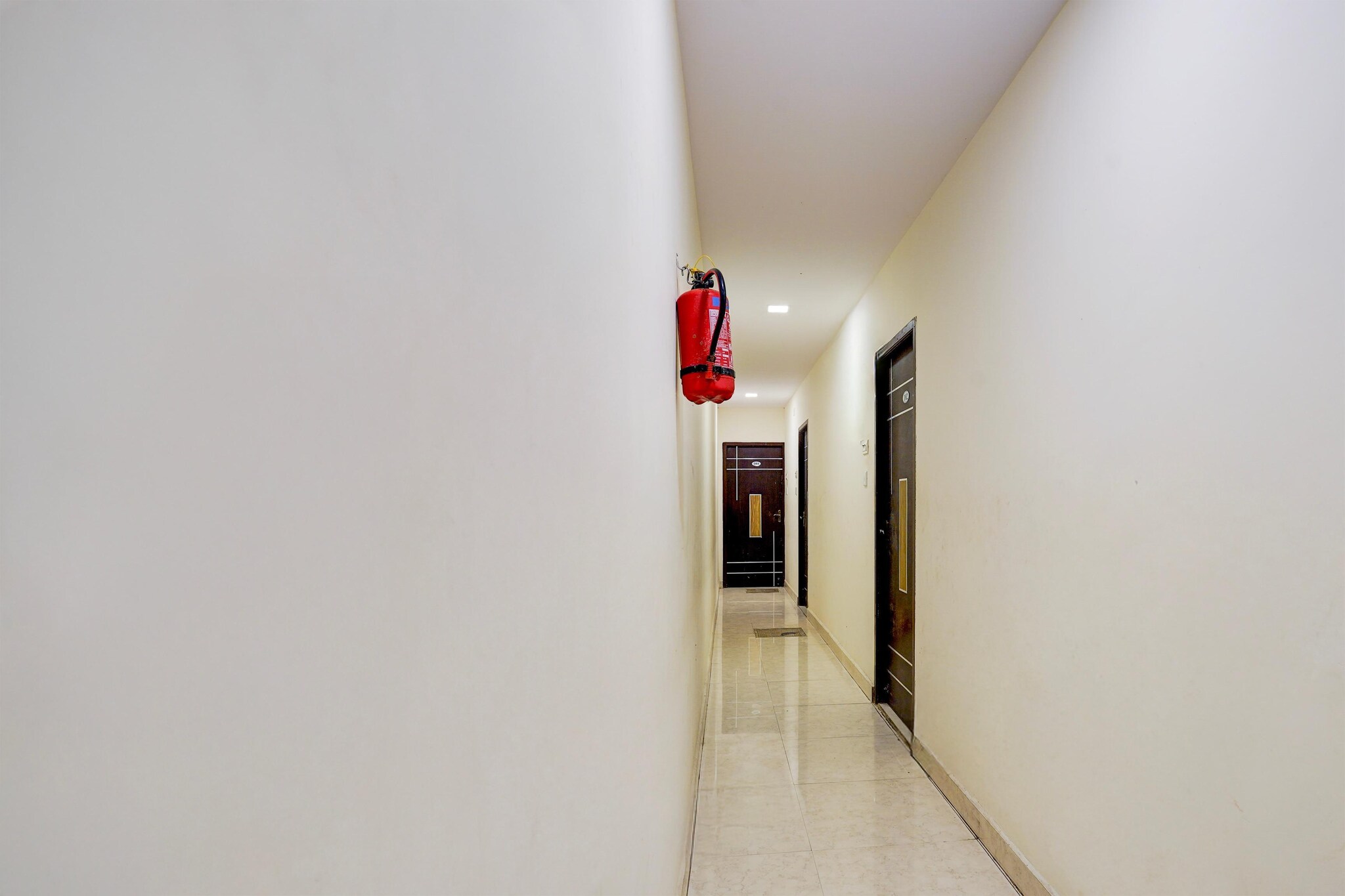 Ground floor: (bedroom(double bed, TV, seating area, air conditioning, Towels incl., telephone), bathroom(bathtub or shower, shower, washbasin, toilet, shampoo, body soap, hot water))