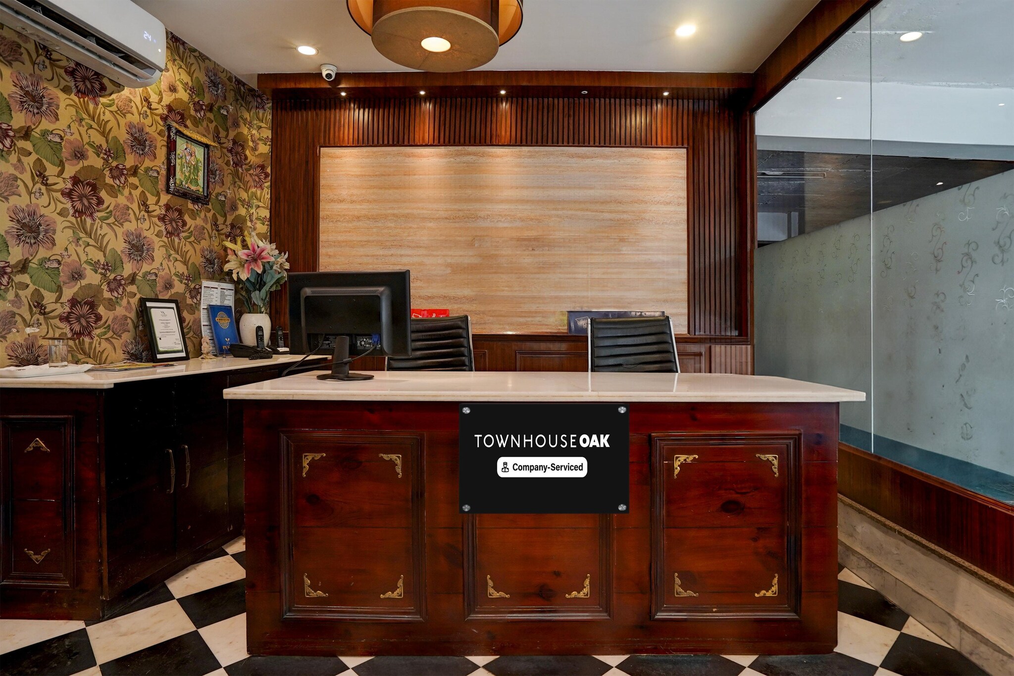 Ground floor: (bedroom(double bed, TV, seating area, bar, bathtub or shower, shower, washbasin, toilet, air conditioning, hairdryer, Towels for a fee, telephone, shampoo, body soap), bathroom)