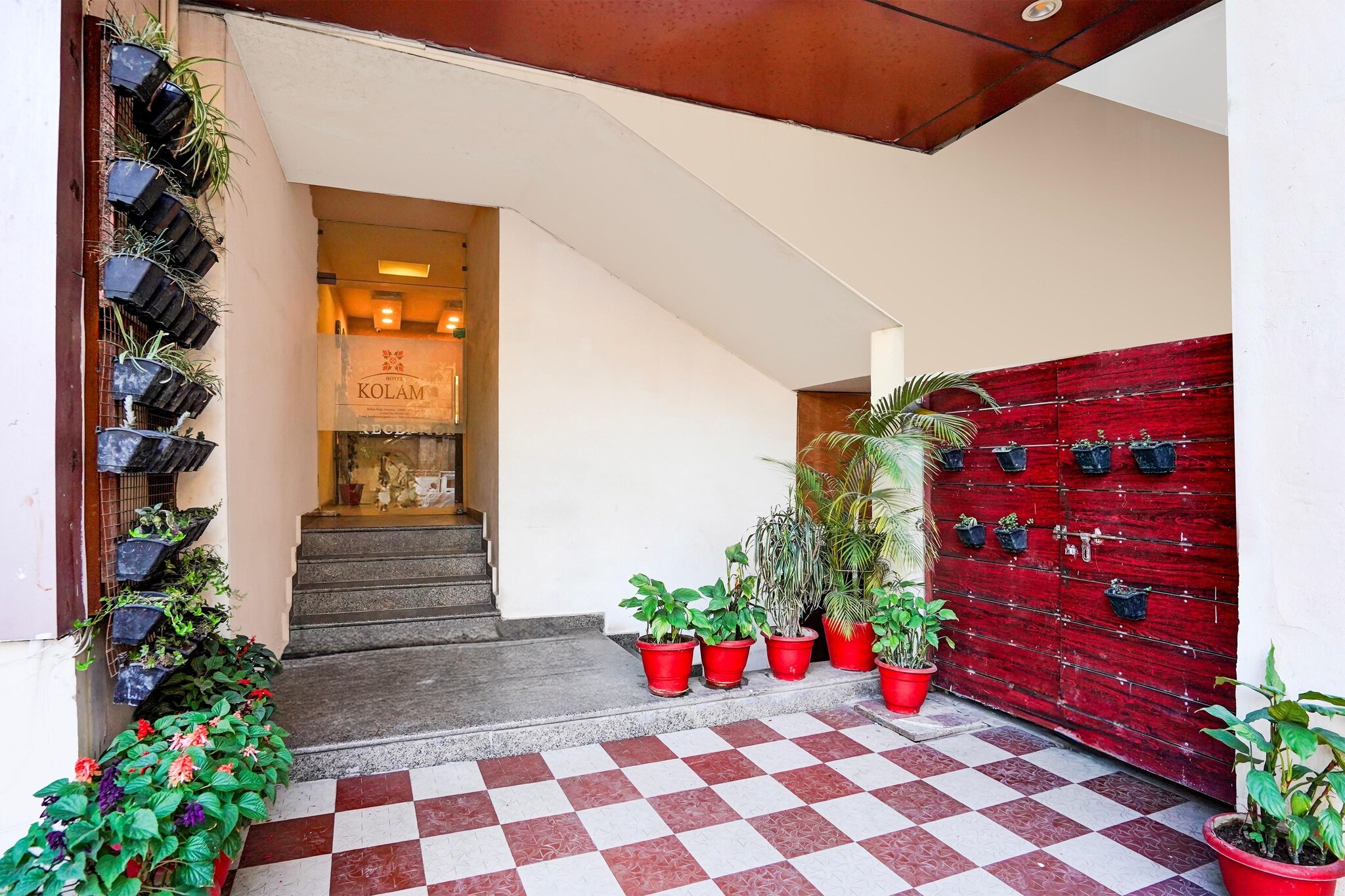 Super Townhouse Prince Chowk