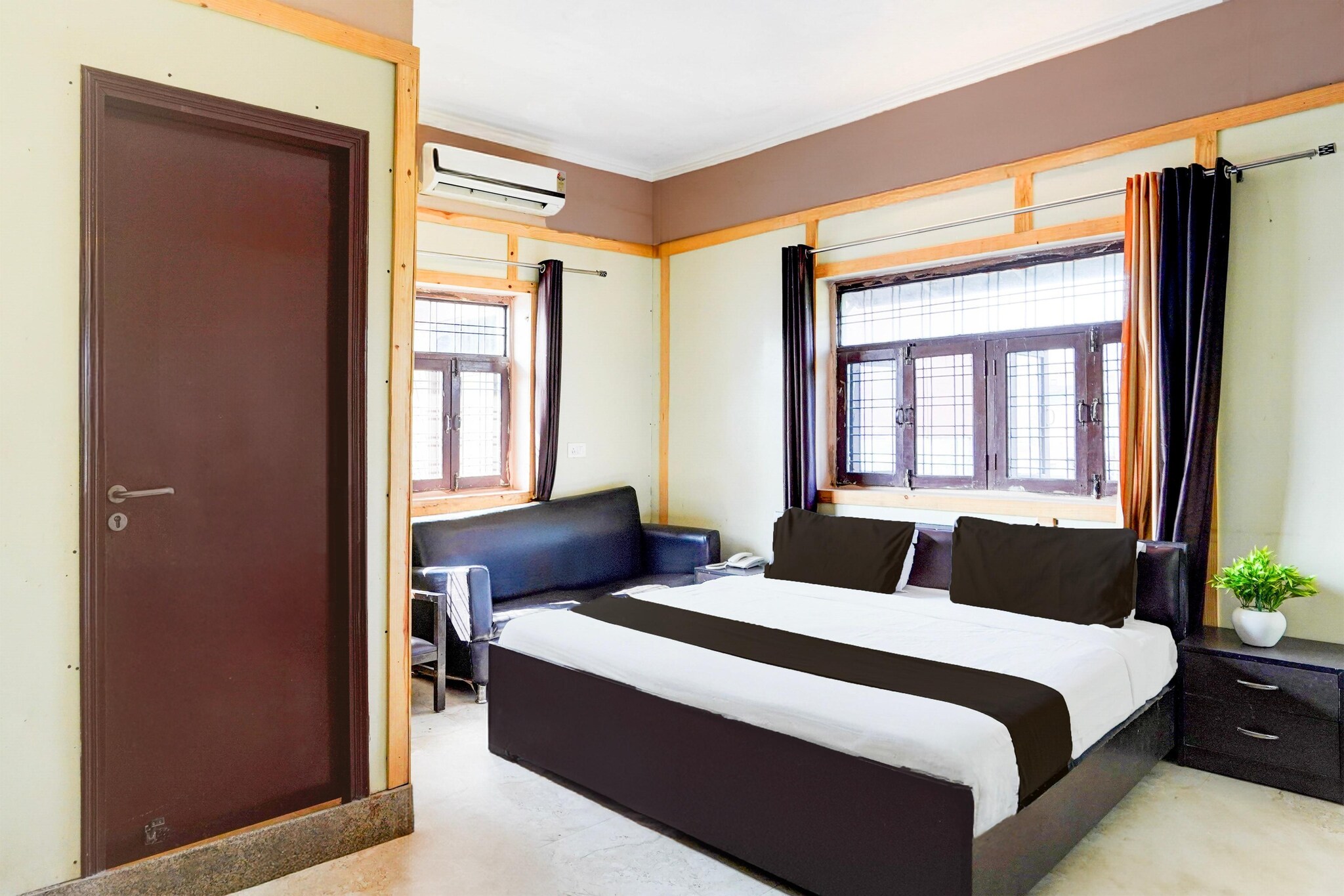 Super Hotel O GMS Road Ballupur Chowk