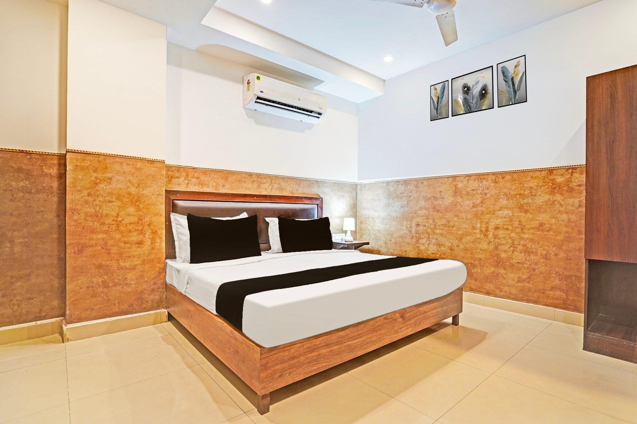 Cozy Stays Near Pacific Mall Tilak Nagar Delhi