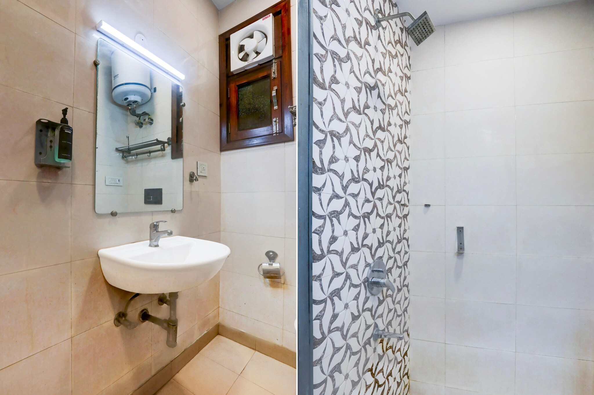 Elegant Stays at Rohini Sector 24